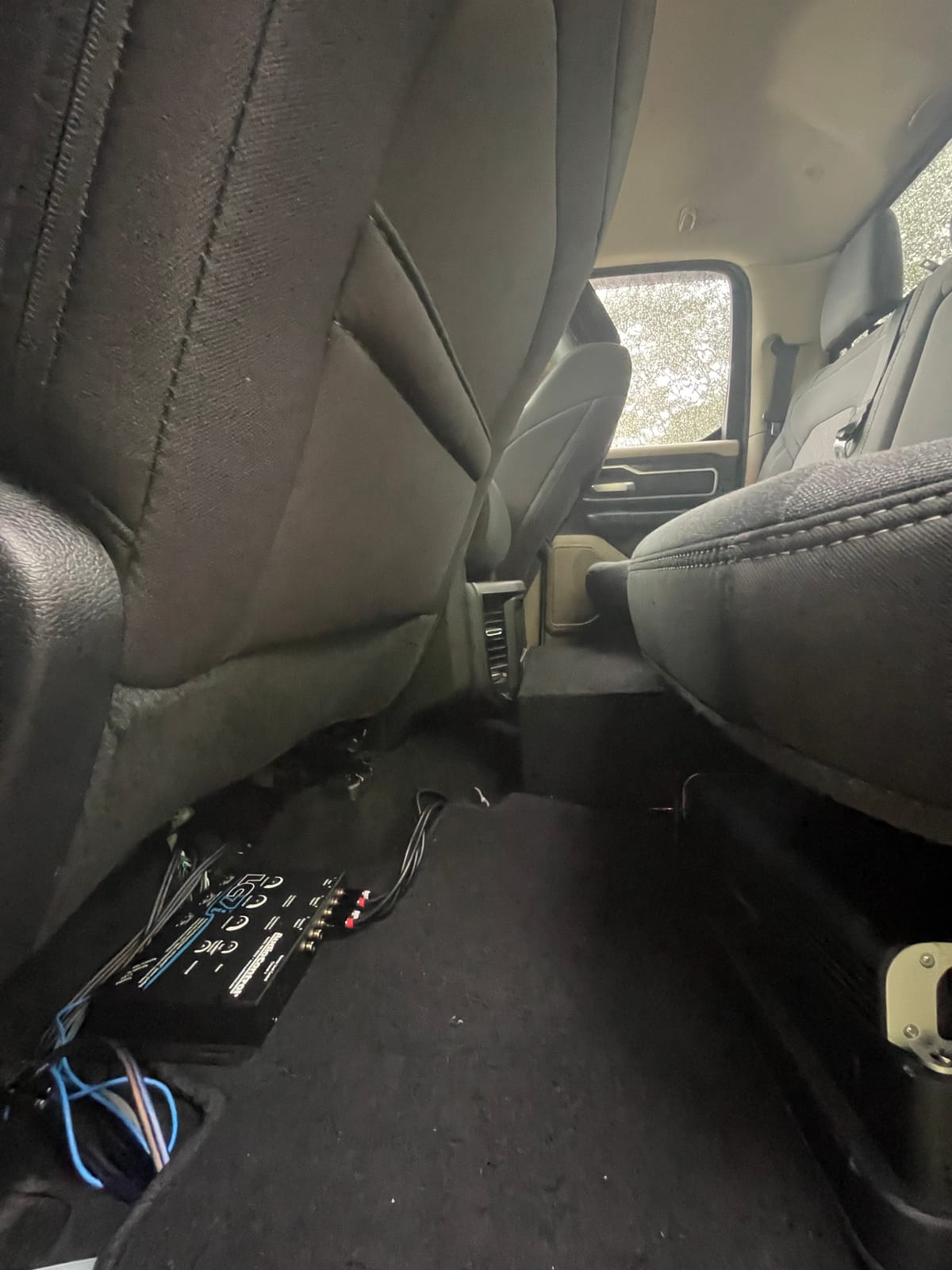 NVX VAD11005 v2 Model 5-Channel Class D Amplifier 2200W Peak, 1100W RMS | 2/4-ohm Stable, High/Low Pass X-Over, Bass Boost, Remote Subwoofer Bass Knob, for Car/Truck/Marine/UTV/Motorcycle customer photo 2