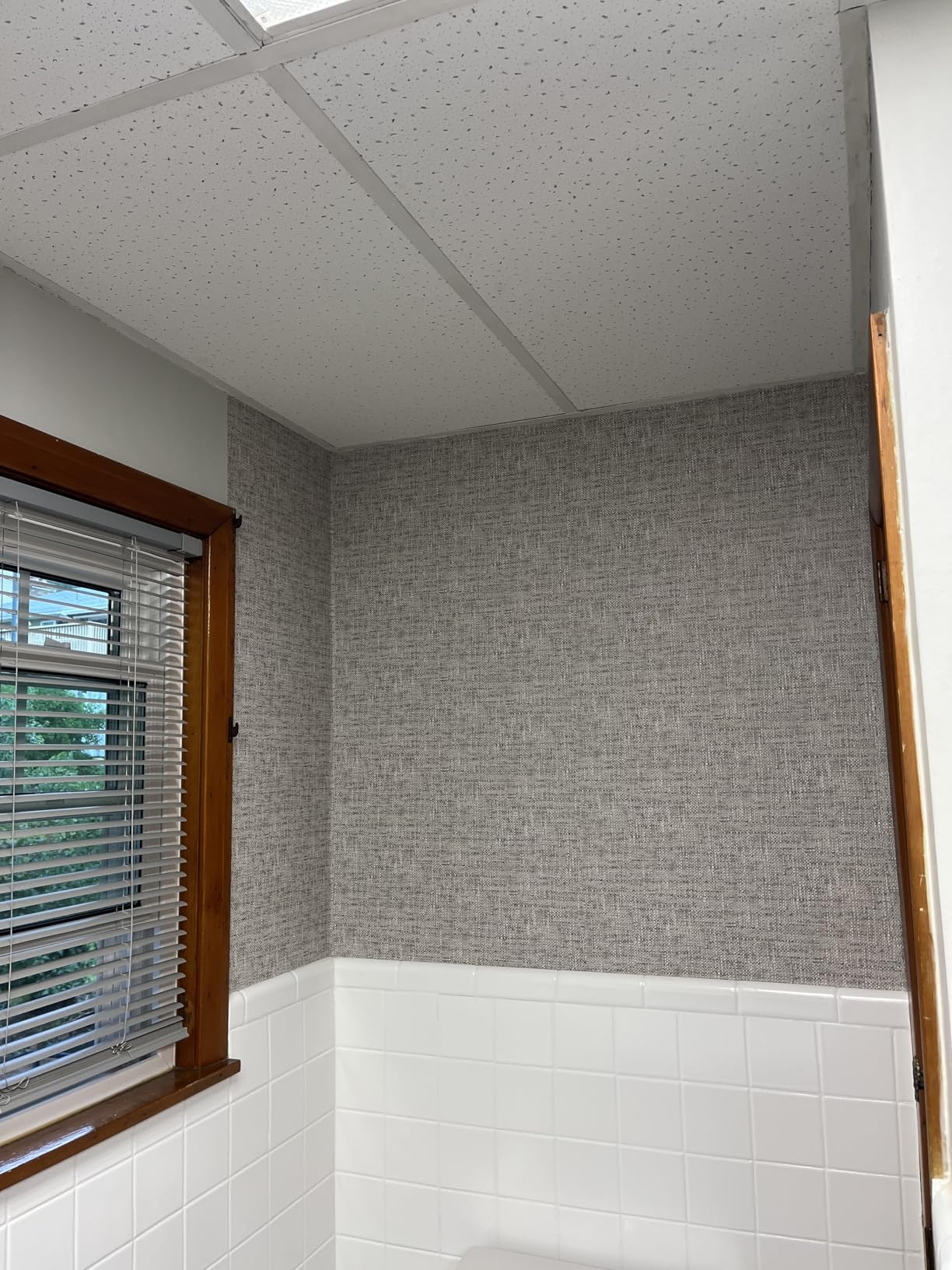NuWallpaper Poplin Texture Peel and Stick Wallpaper, Grey, Textured Removable Wallpaper, 20.5 in x 18 ft customer photo 2