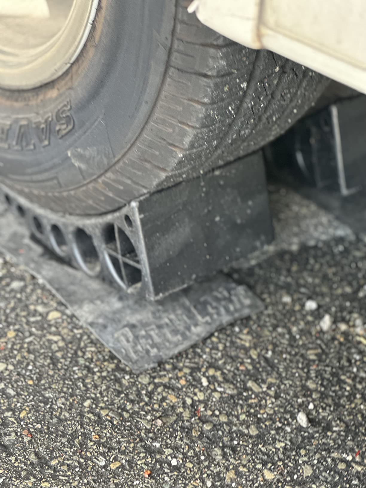 Beech Lane Camper Leveler 2 Pack with Carrying Bag - Precise Camper Leveling, Includes Two Curved Levelers, Two Chocks, Two Rubber Grip Mats, and A Carrying Bag, Patented customer photo 2