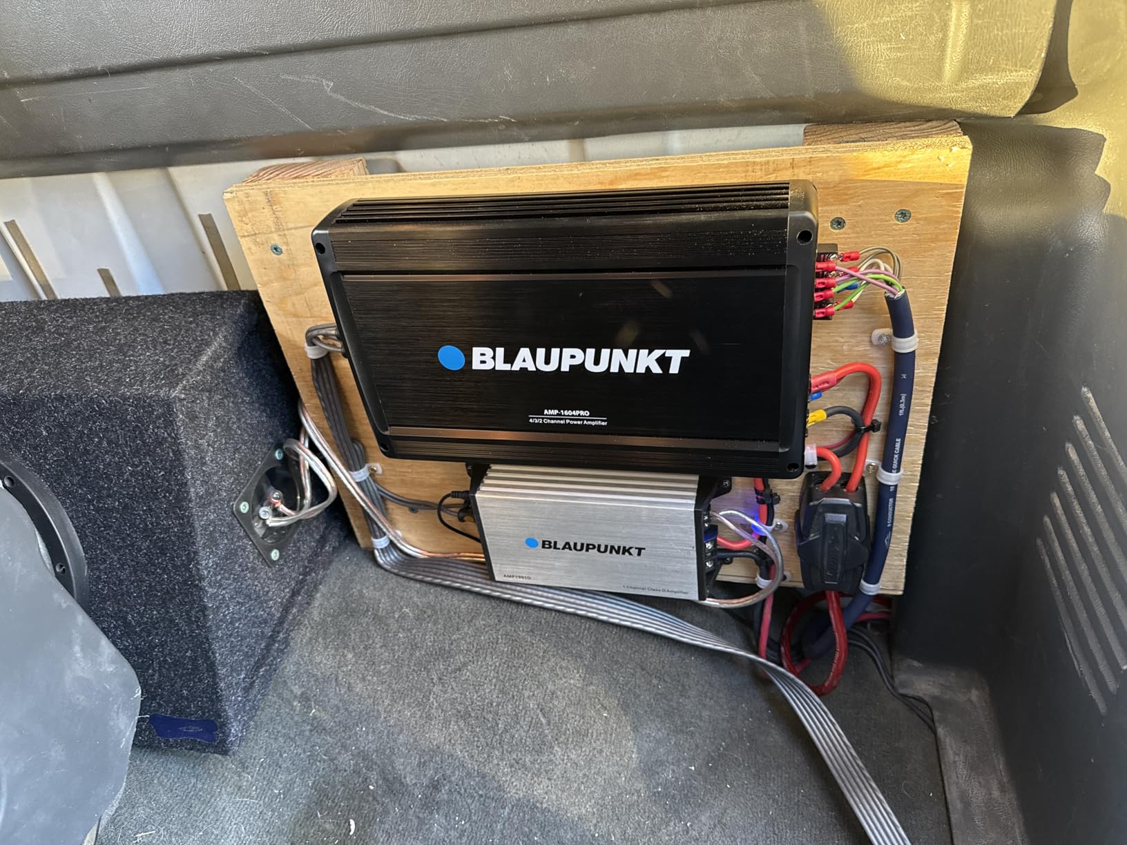 BLAUPUNKT 1600W 4-Channel, Full-Range Amplifier AMP1604, Black customer photo 1