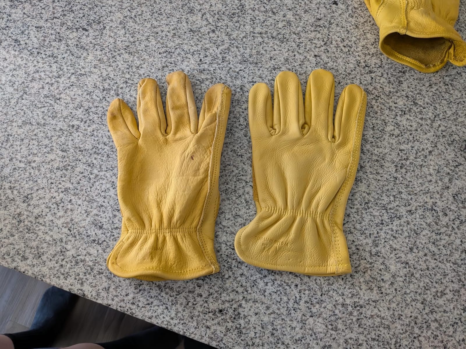Wells Lamont Men's Work Gloves, Cowhide Leather, Reinforced Palm, Large customer photo 1