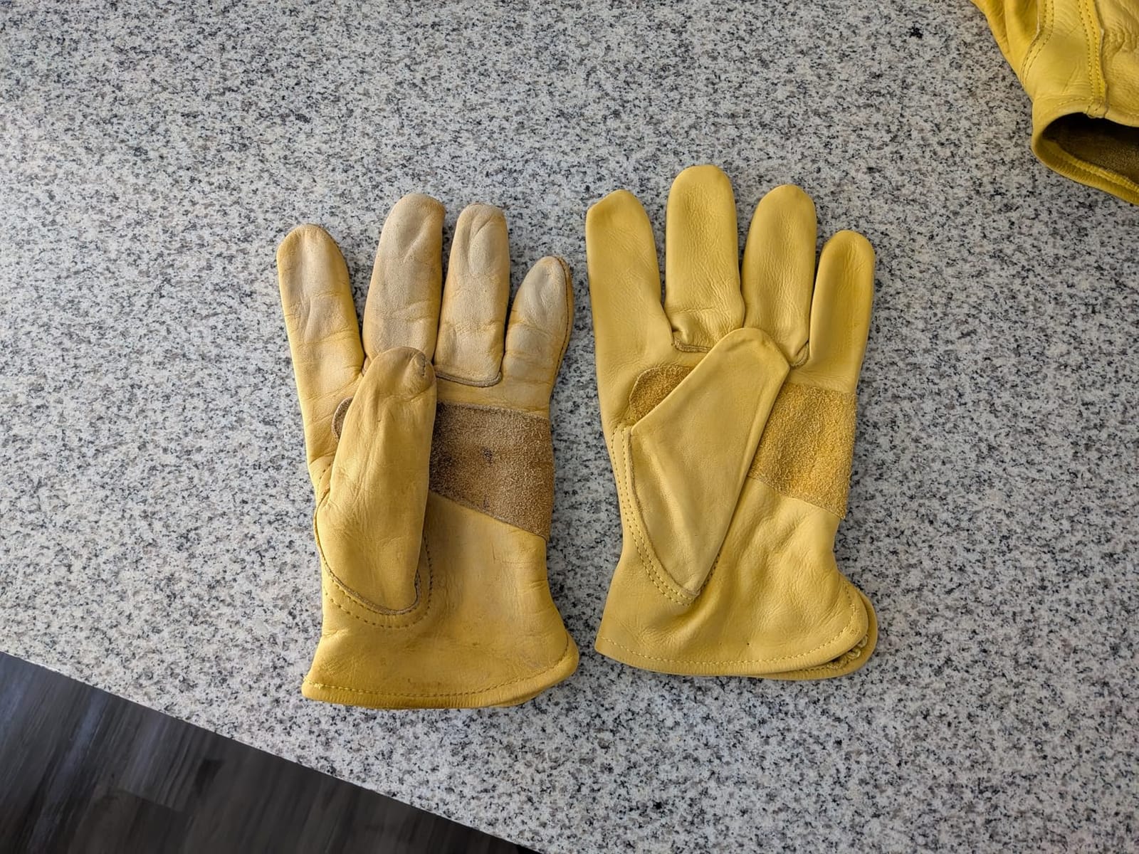 Wells Lamont Men's Work Gloves, Cowhide Leather, Reinforced Palm, Large customer photo 2