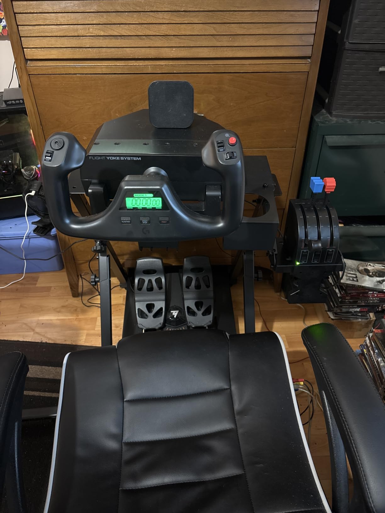 Logitech G PRO Flight Yoke System, Professional Simulation Yoke and Throttle Quadrant, 3 Modes, 75 Programmable Controls, Configurable Knobs, Steel Shaft, USB, PC - Black customer photo 1