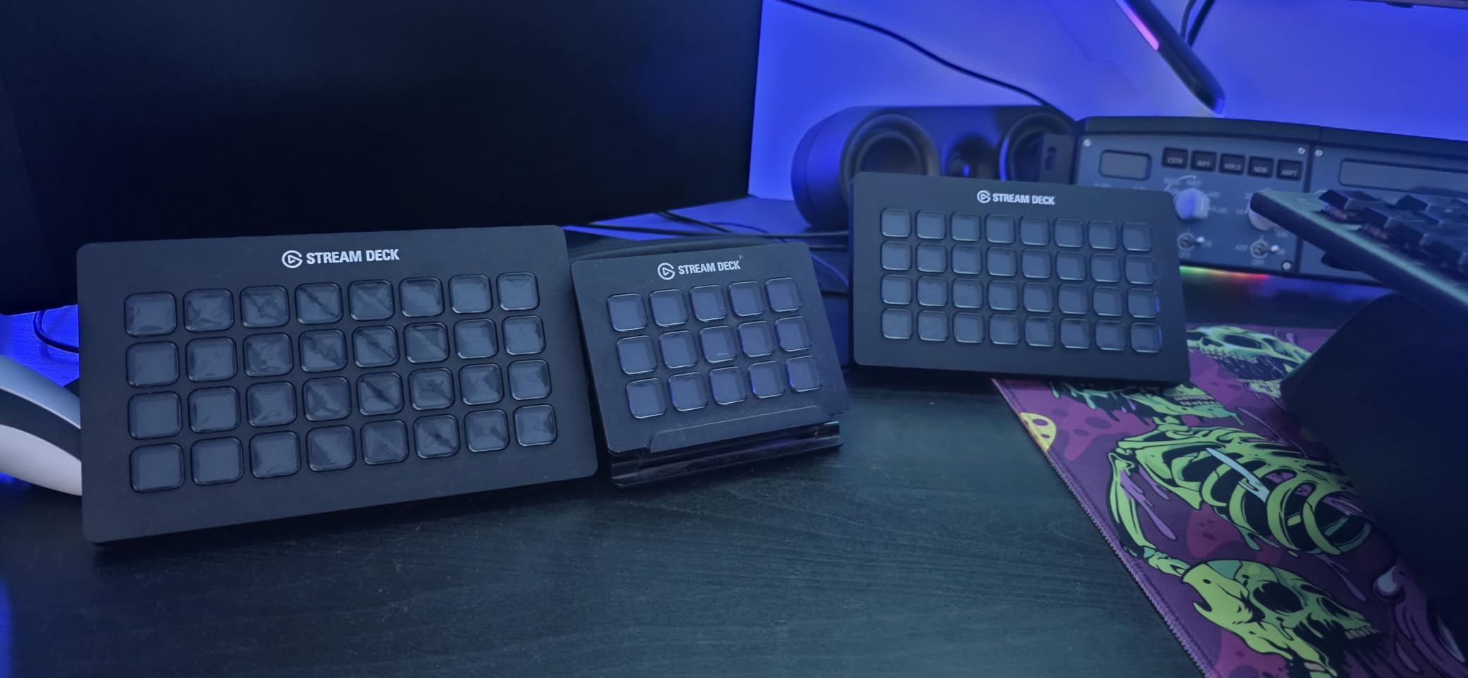 Elgato Stream Deck XL Advanced Studio Controller, 32 Keys | Instantly trigger unlimited actions, Powerful integrations, Visual feedback, Custom icon packs, Works with Mac and PC customer photo 1