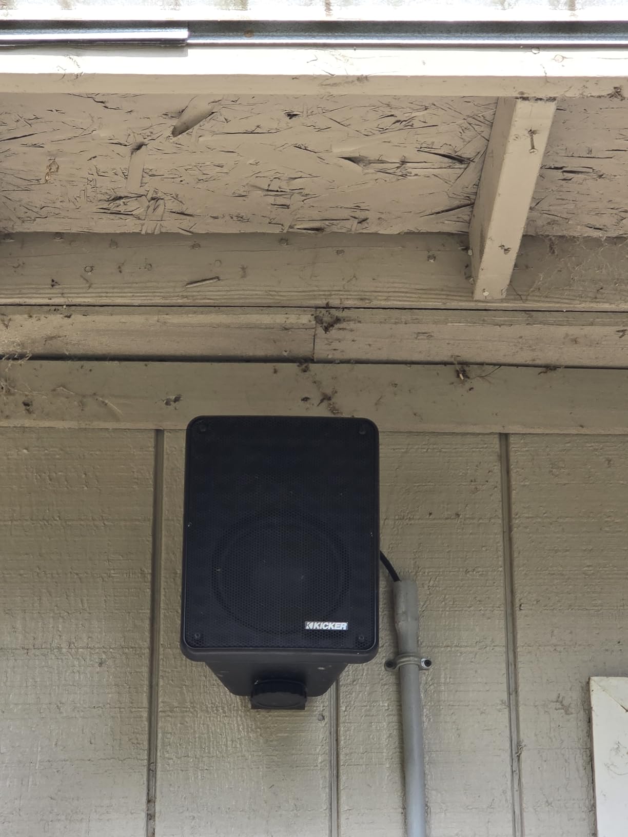 KICKER KB6B 2-Way Full Range Indoor Outdoor Speakers (Pair) Weatherproof Speakers for Patio Garage Poolside in-Home, 6.5 inch woofer, 2x5 inch Horn Tweeter Black customer photo 2