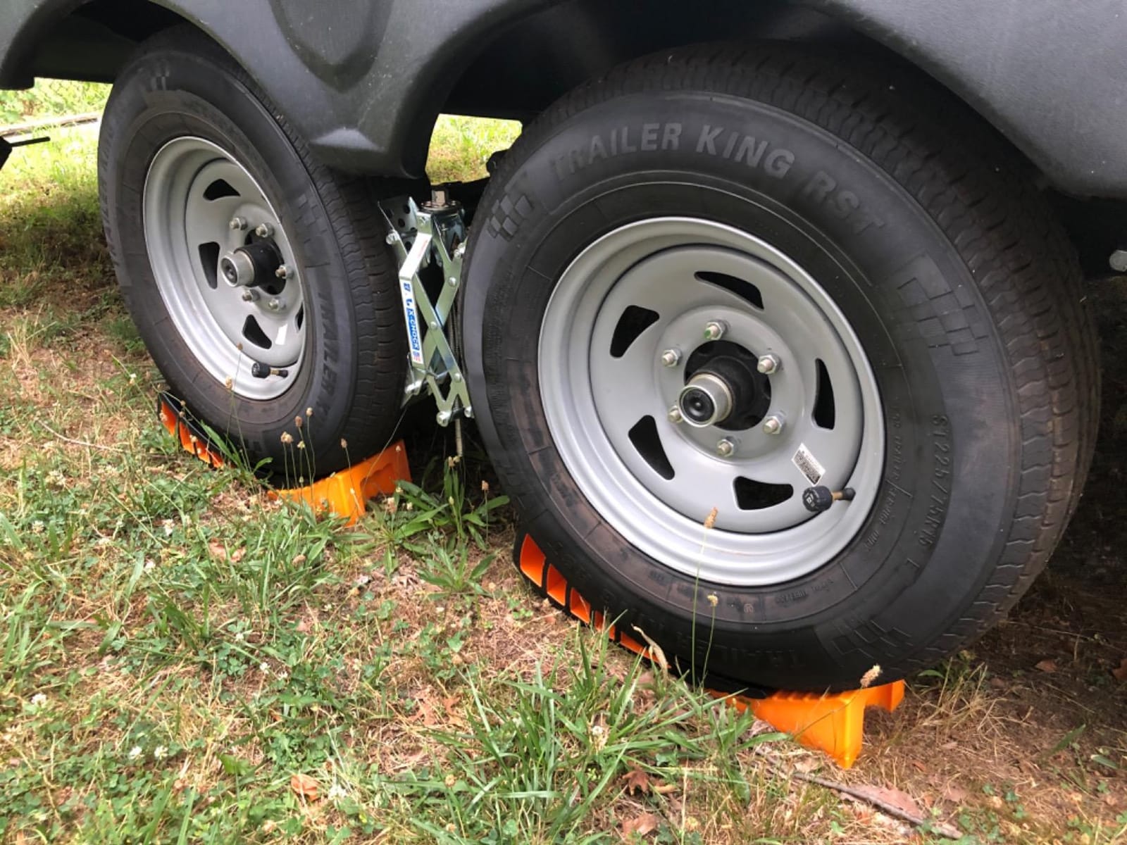 CARMTEK Camper Leveler 2-Pack Kit | Curved RV Levelers with Trailer Wheel Chocks for Dual Axle Trailers | Faster RV Leveling System Than RV Leveling Blocks | RV Accessories for Travel Trailers customer photo 1