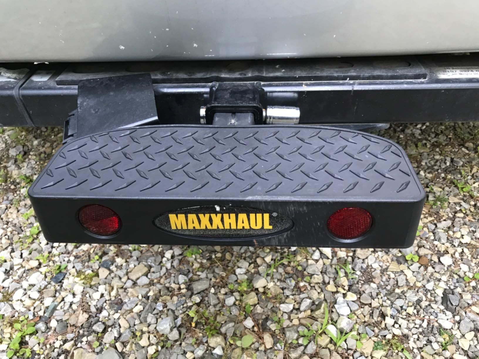MaxxHaul 50234 Hitch Mount Bump Step For 2 inch Hitch Receiver With Anti Slip Platform For RV SUV Truck Flatbed Camper With Safety Reflectors customer photo 1