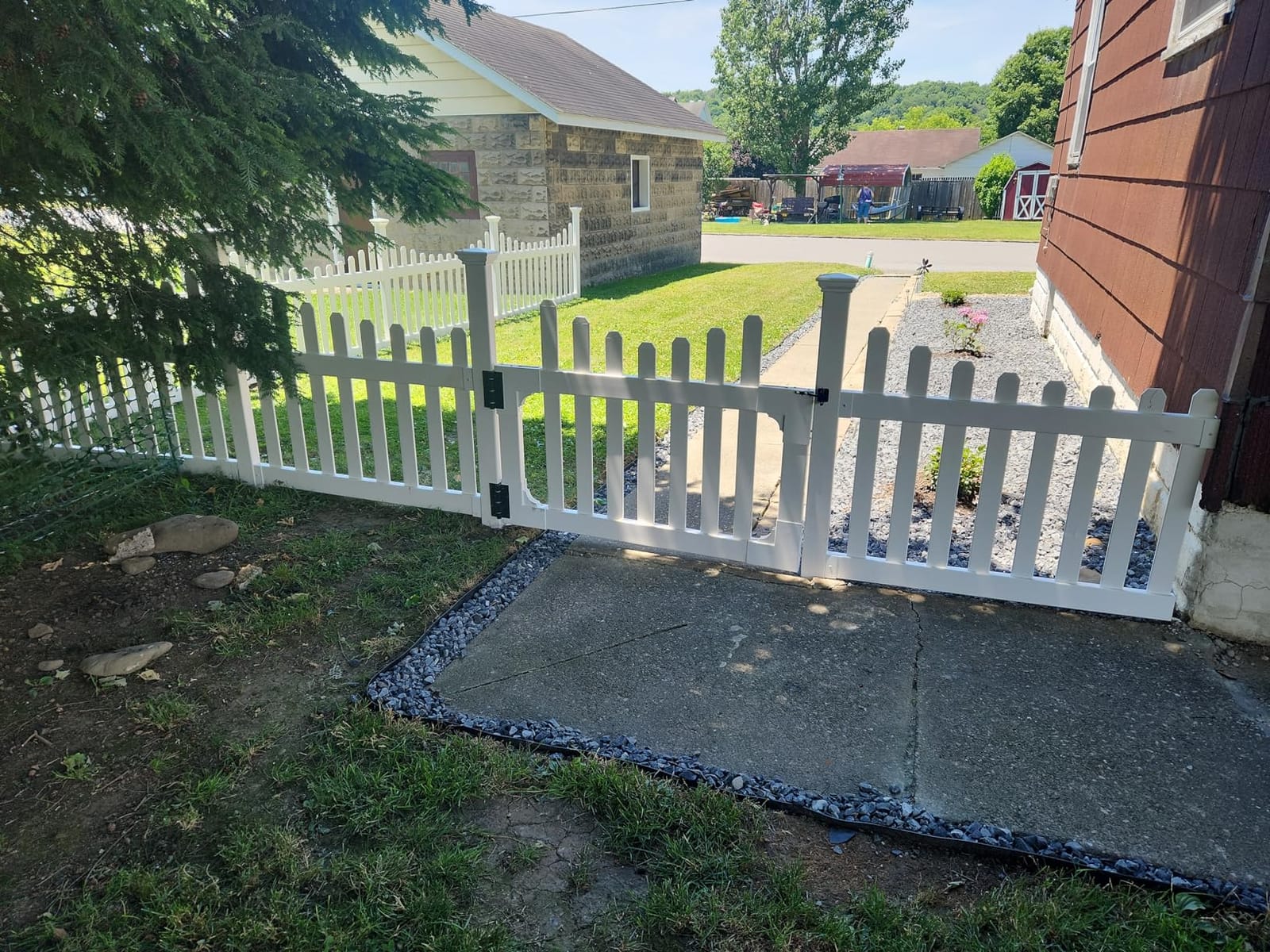 WamBam All American Scalloped Picket Fence, White Vinyl DIY No Dig Kit | 3.5ftH x 6ftW, 1 Panel + 1 Post, ZP19041 customer photo 2