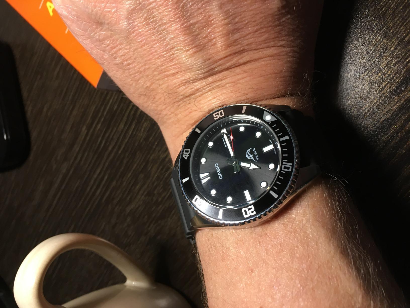 Casio MDV106 Series Unisex Analog Dive Watch, 200M Water Resistant, Stainless Steel Case, Resin Band customer photo 1