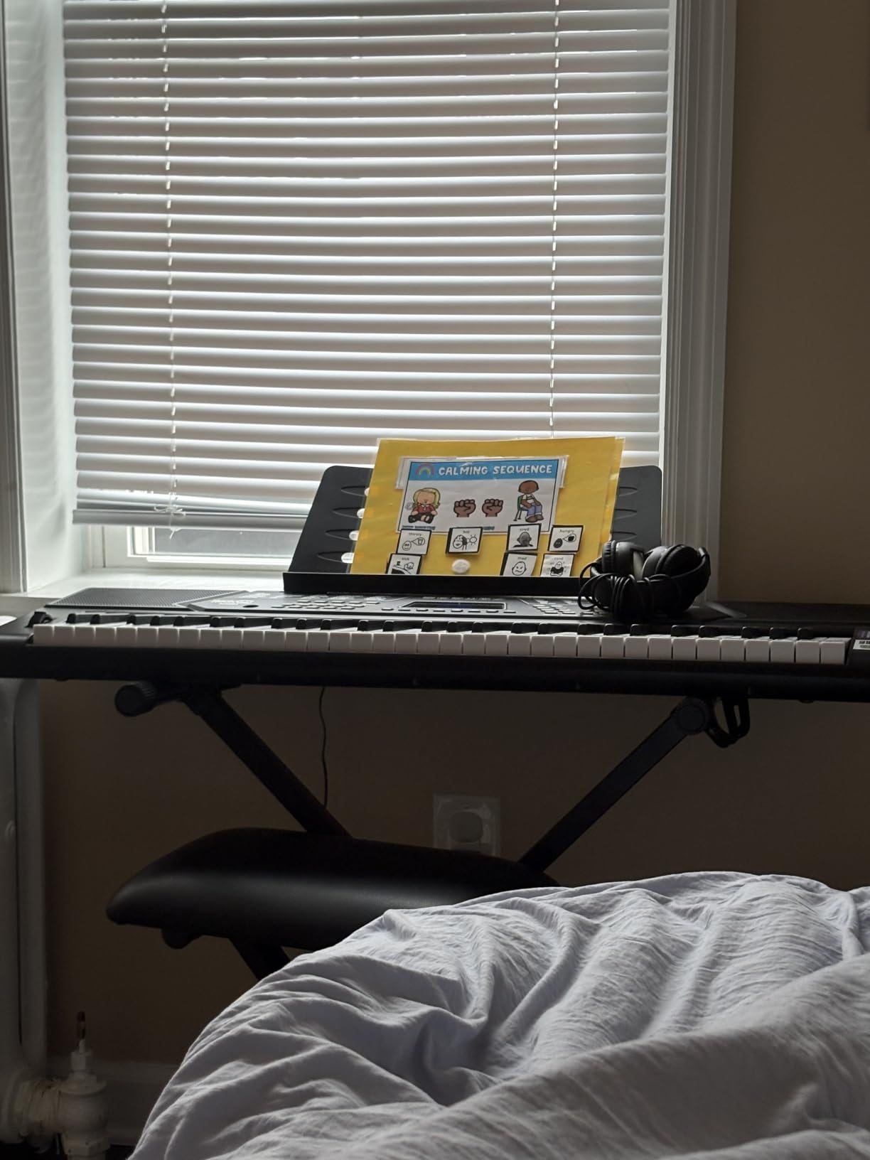 RockJam RJ5061 61 Key Keyboard Piano Kit with Stand, Bench & Headphones | Beginner electric keyboard piano set with pitch bend, LED panel, Simply Piano lessons and note stickers, all included customer photo 1