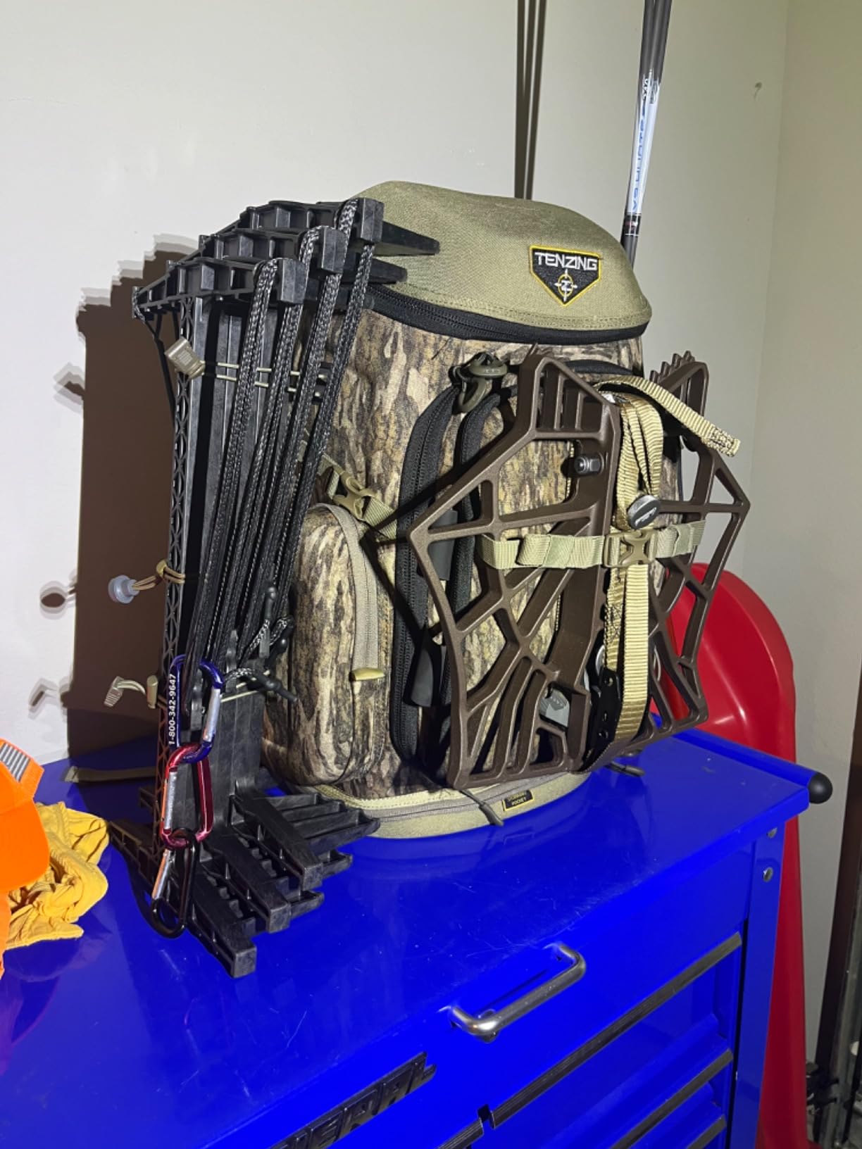 TENZING Hangtime Day Pack for Tree Stand Hunting, H2O Compatible EVA-Molded Durable Hunting Backpack with 7 Compartments & 15 Pockets, 1,600-cubic-inch Hunting Pack, Mossy Oak Bottomland customer photo 1