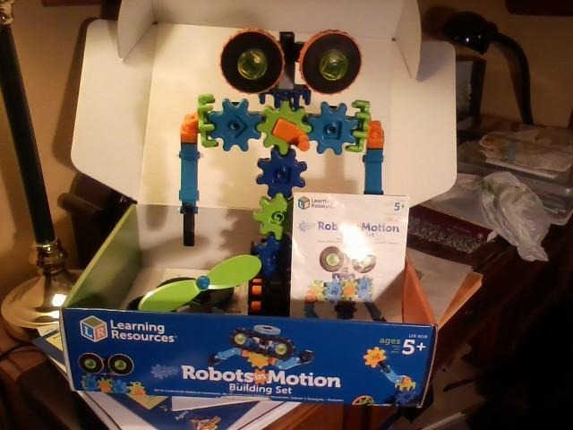 Learning Resources Gears Robots in Motion customer photo 1