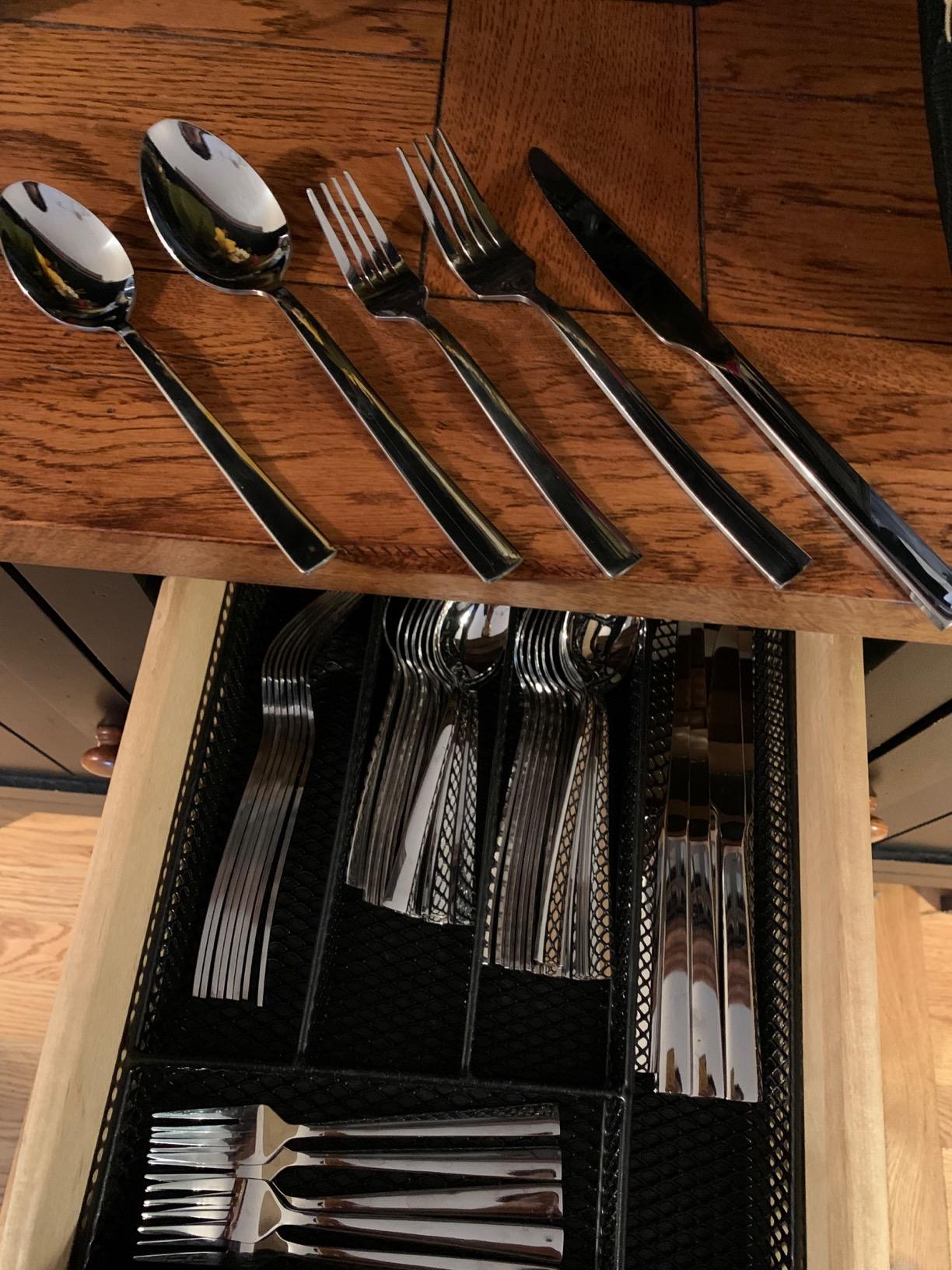 30-Piece Silverware Set, E-far Stainless Steel Flatware Set Service for 6, Modern Tableware Cutlery Set for Home and Restaurant, Square Edge & Mirror Finish, Dishwasher Safe customer photo 1
