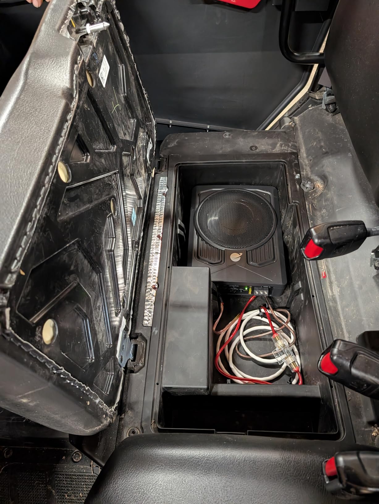Planet Audio P8AWK 8 Inch Under Seat Powered Car Subwoofer, 800 Watts customer photo 1