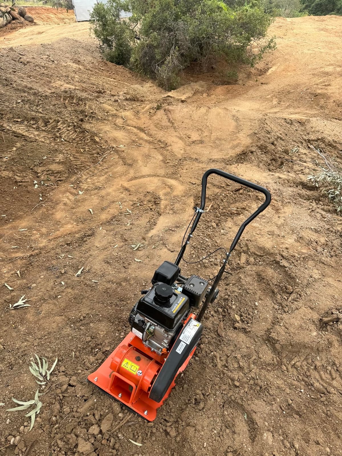SuperHandy Plate Compactor Rammer 7 HP Gas Engine 4200-Pounds of Compaction Force Rammer Jumping Jack Tamper 20 × 15 Inch Plate for Paving Landscapes Sidewalks Patios EPA/CARB Compliant customer photo 2