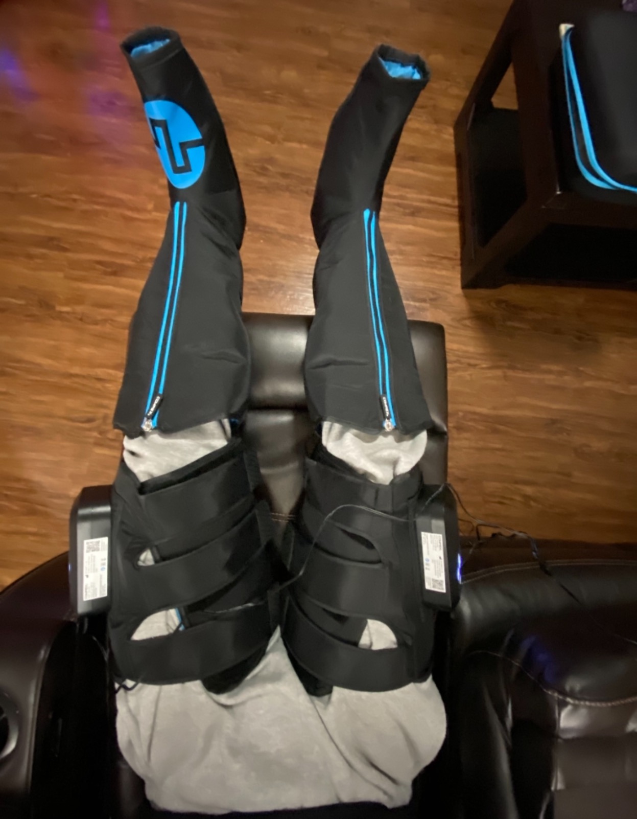 Compex Ayre Wireless Rapid Recovery Compression Boots - High Tech Compression Massage - S/M customer photo 2
