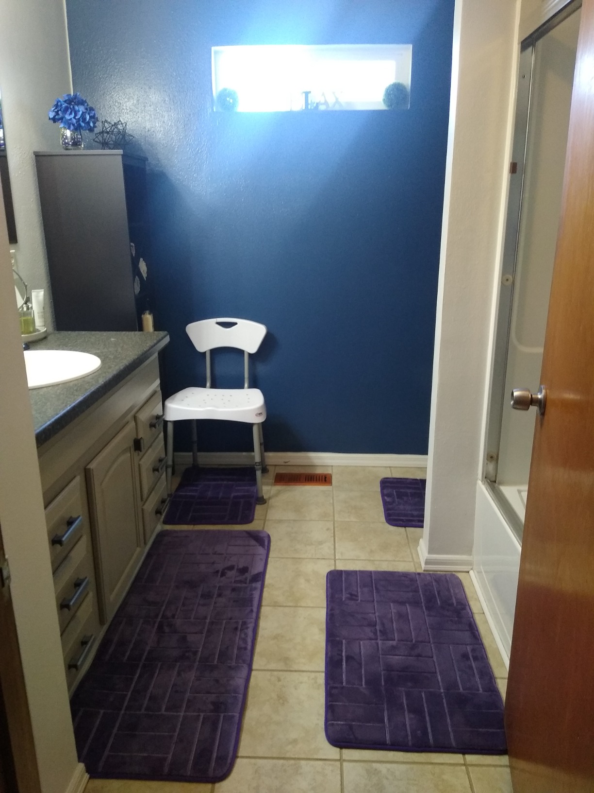 5 Piece Bathroom Rugs Set - Soft Non Slip Memory Foam Large Mats - Perfect Combination of Luxury and Comfort (Burgundy/Line Design, 5 Piece Set) customer photo 2