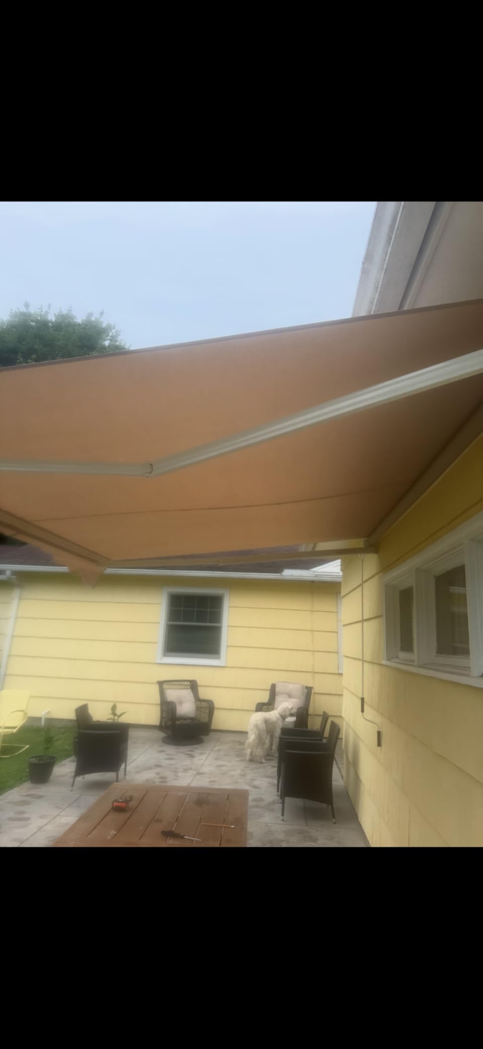 Tangkula 10 Ft x 8.2 Ft Retractable Awning, Aluminum Patio Sun Shade w/Crank Handle and Water-Resistant Polyester, Outdoor Manual Retractable Awning Cover Shelter customer photo 1