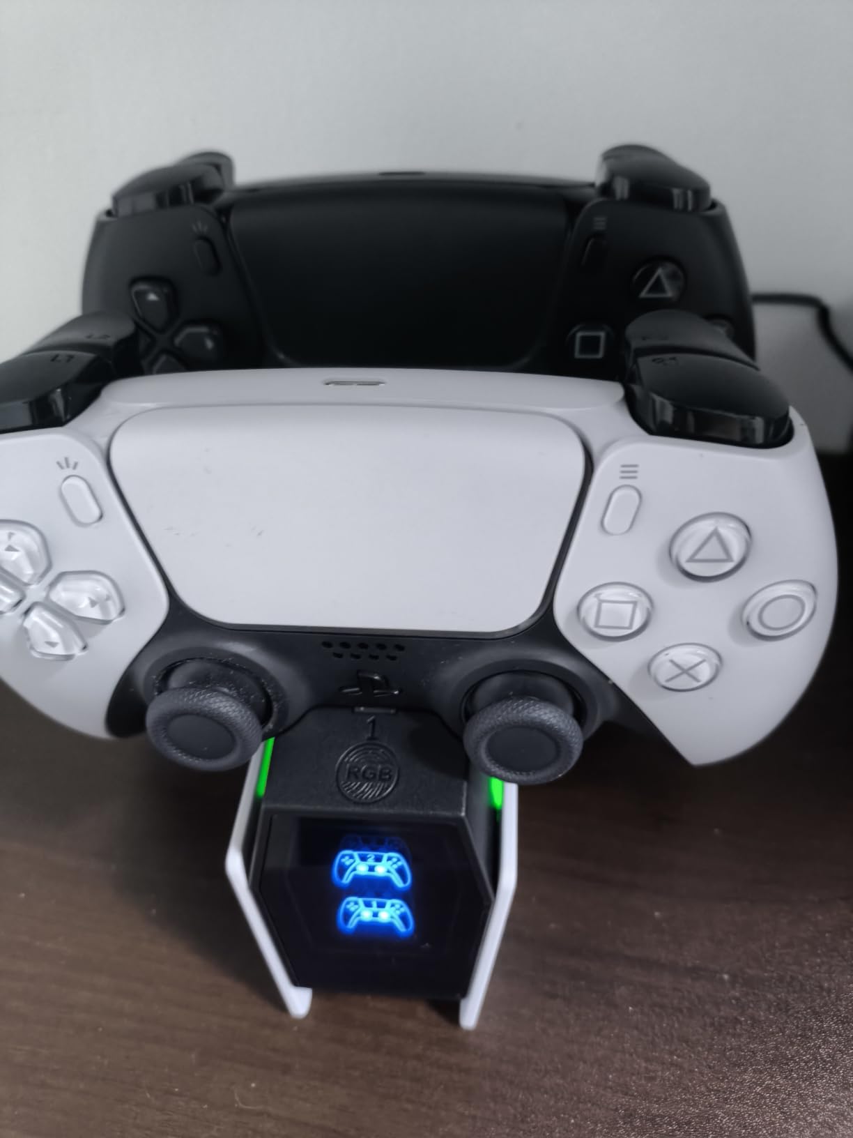 OIVO PS5 Controller Charger with Fast Charging AC Adapter customer photo 1