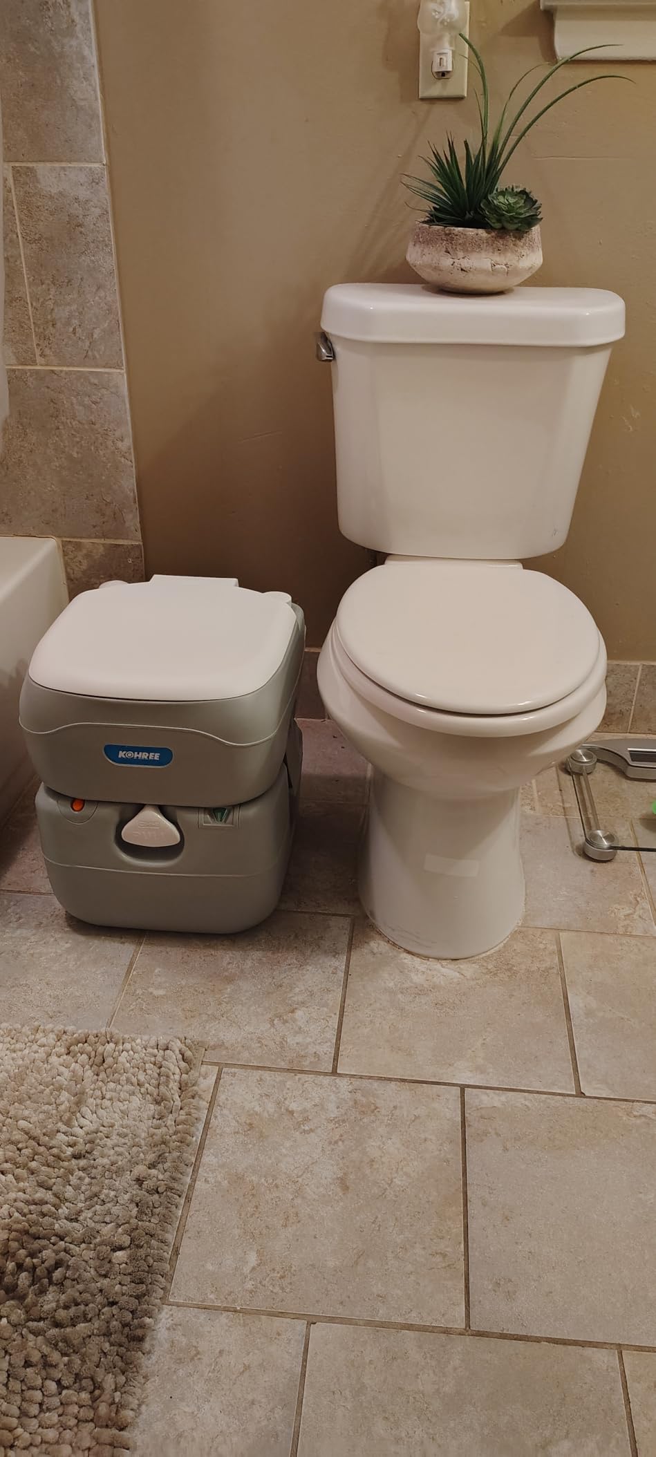 Kohree Portable RV Toilet, Large Camping Toilet Porta Potty, 5.8 Gallon | Detachable Waste Tank, Leak-Proof Toilet with Level Indicator for Adults Home Use, RV Travel, Boat, Trips Indoor Outdoor Use customer photo 1