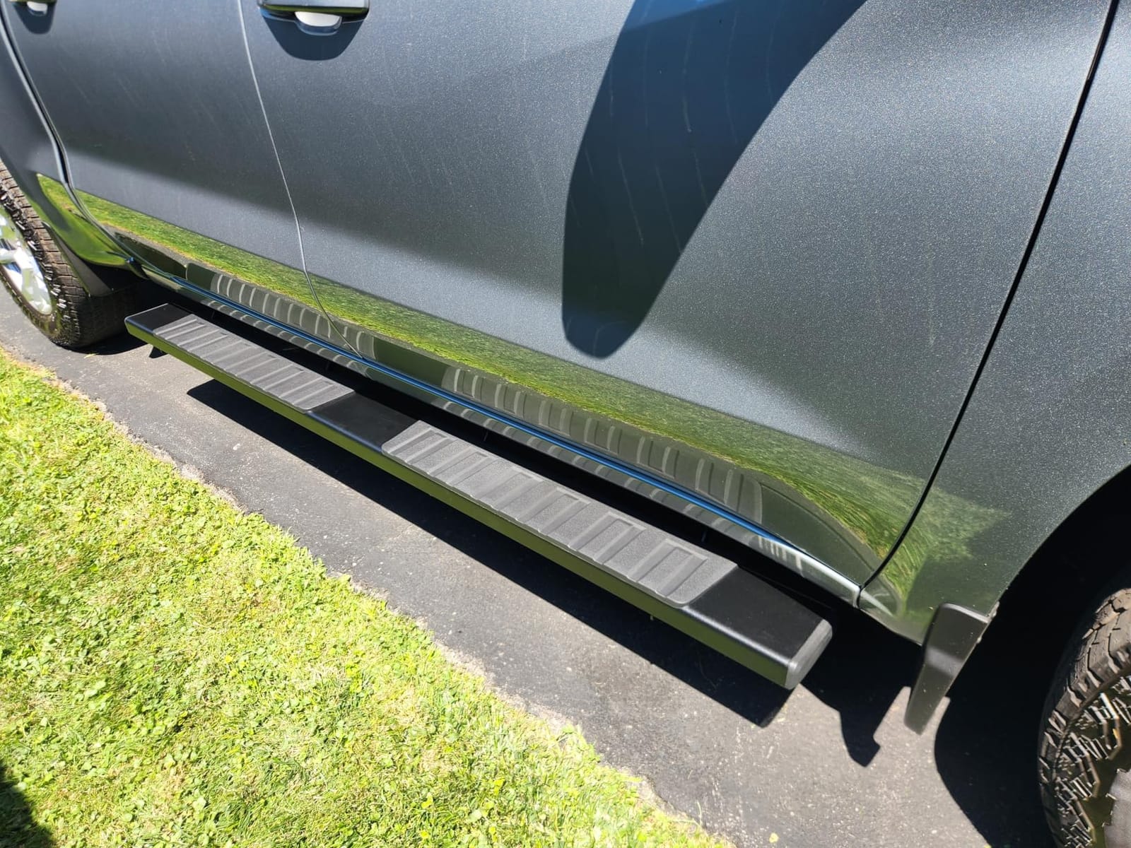 COMNOVA 6 Inches Running Boards & Steps Step Bars Compatible with 2019-2026 Chevy Silverado 1500, 2020-2026 Silverado/Sierra 2500HD 3500HD Crew Cab, A Pair Running Boards for Silverado Crew cab customer photo 2
