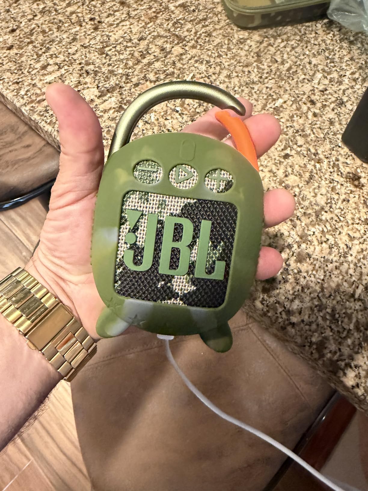 JBL Clip 4, Portable Bluetooth 5.1 Speaker, Waterproof & Dust Resistant, Up to 10 Hours of Play customer photo 1