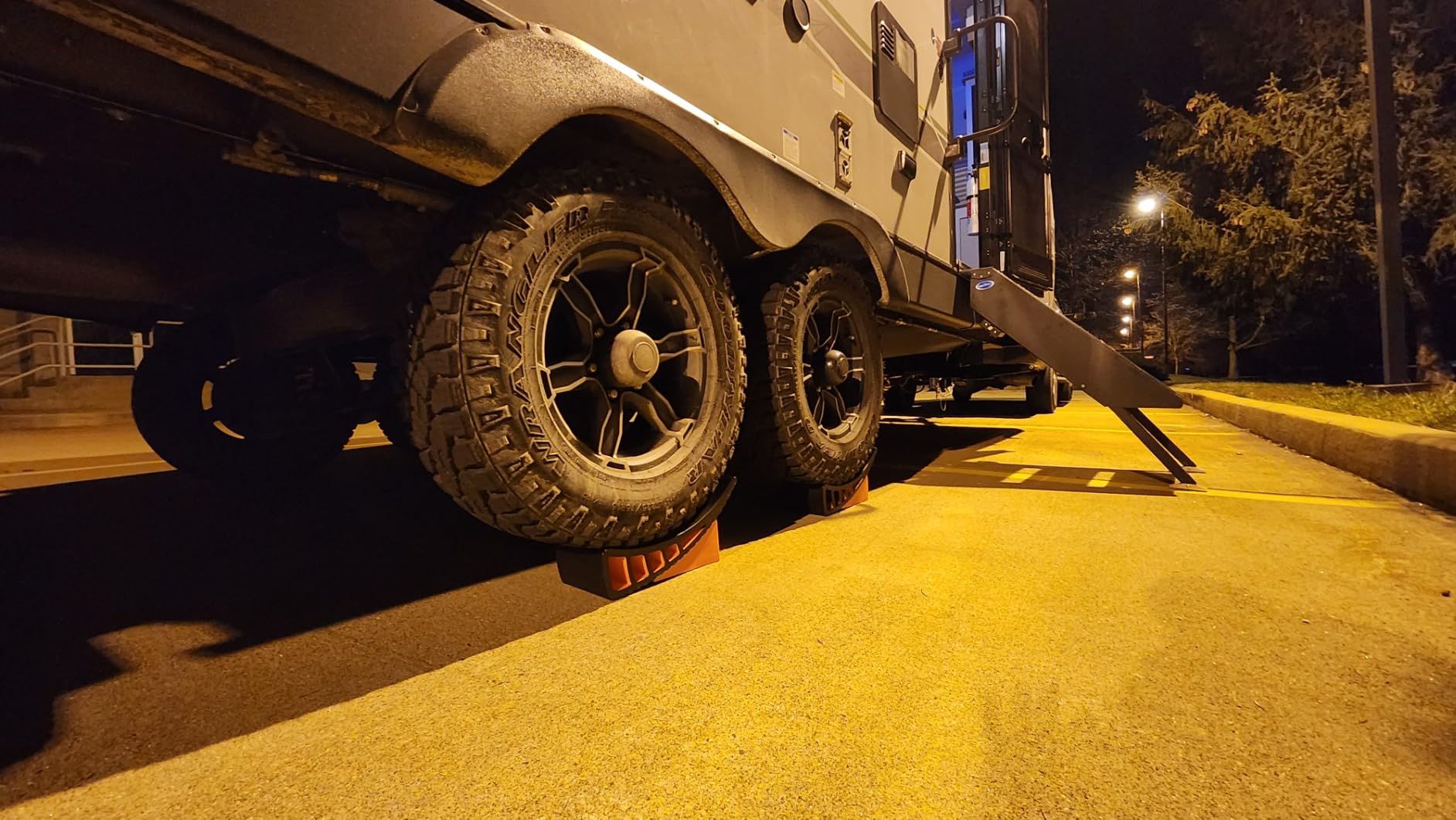 CARMTEK Camper Leveler Premium Kit - Curved RV Levelers with Camper Wheel Chocks, Rubber Mats and Carry Bag | Faster Camper Leveling Than RV Leveling Blocks customer photo 1