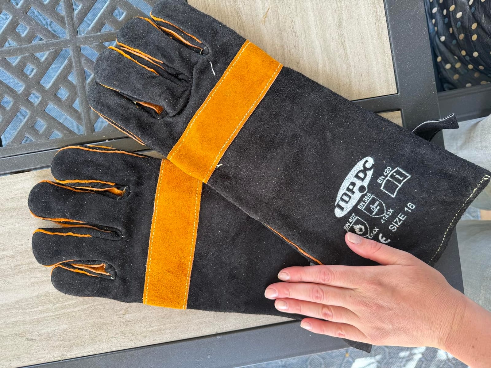 TOPDC Welding Gloves 16-Inch 932°F Heat Resistant Leather for MIG, Stick | Foil Layer, 1.2 mm Cowhide, Kevlar Stitching and Cotton Lining; Cuff Protects Forearms for Fireplace, Grill and Stove Use customer photo 2