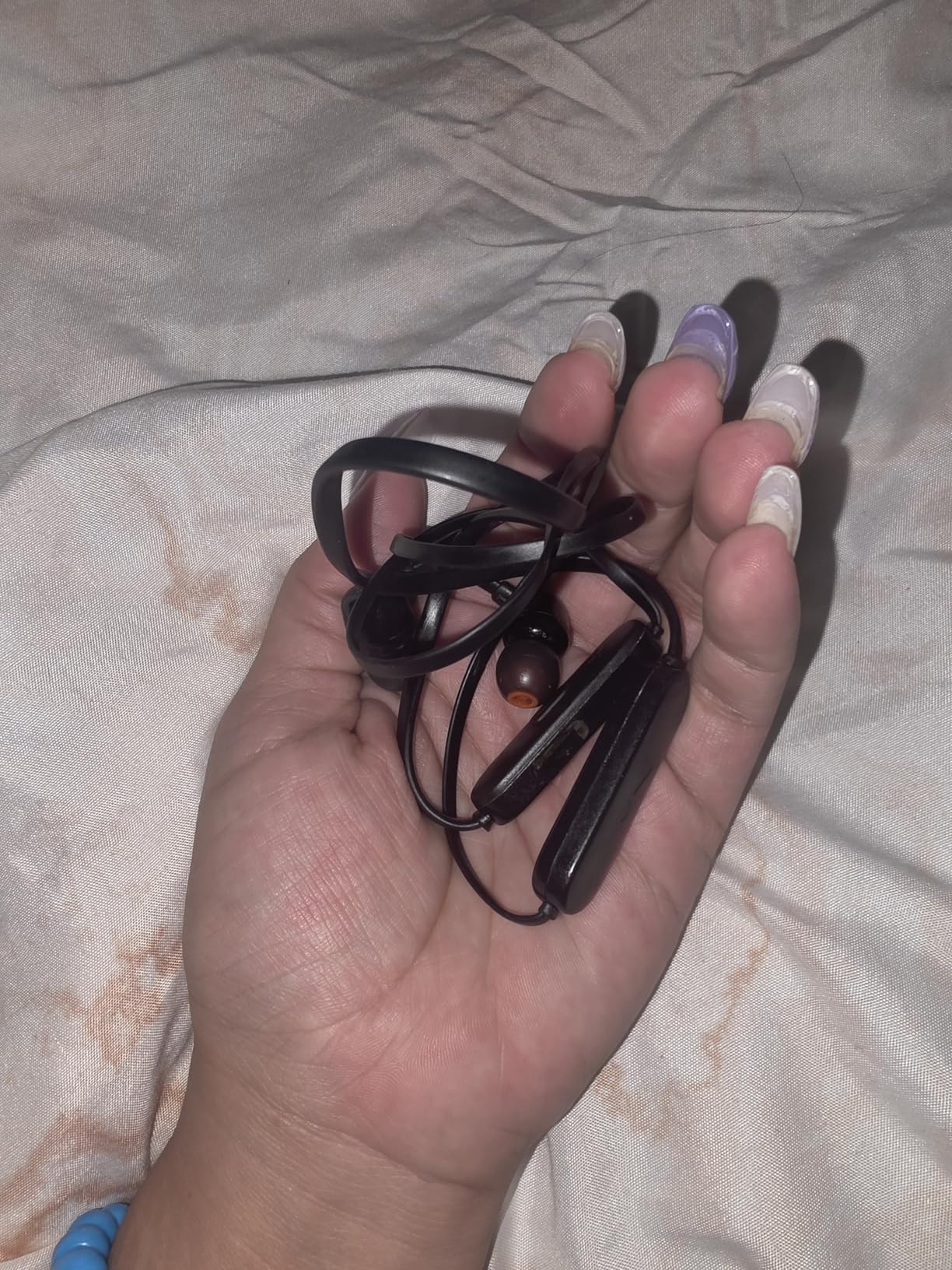 JBL Tune 125 - Bluetooth Wireless in-Ear Headphones with 3-Button Mic/Remote and Flat Cable - Black, Small customer photo 1