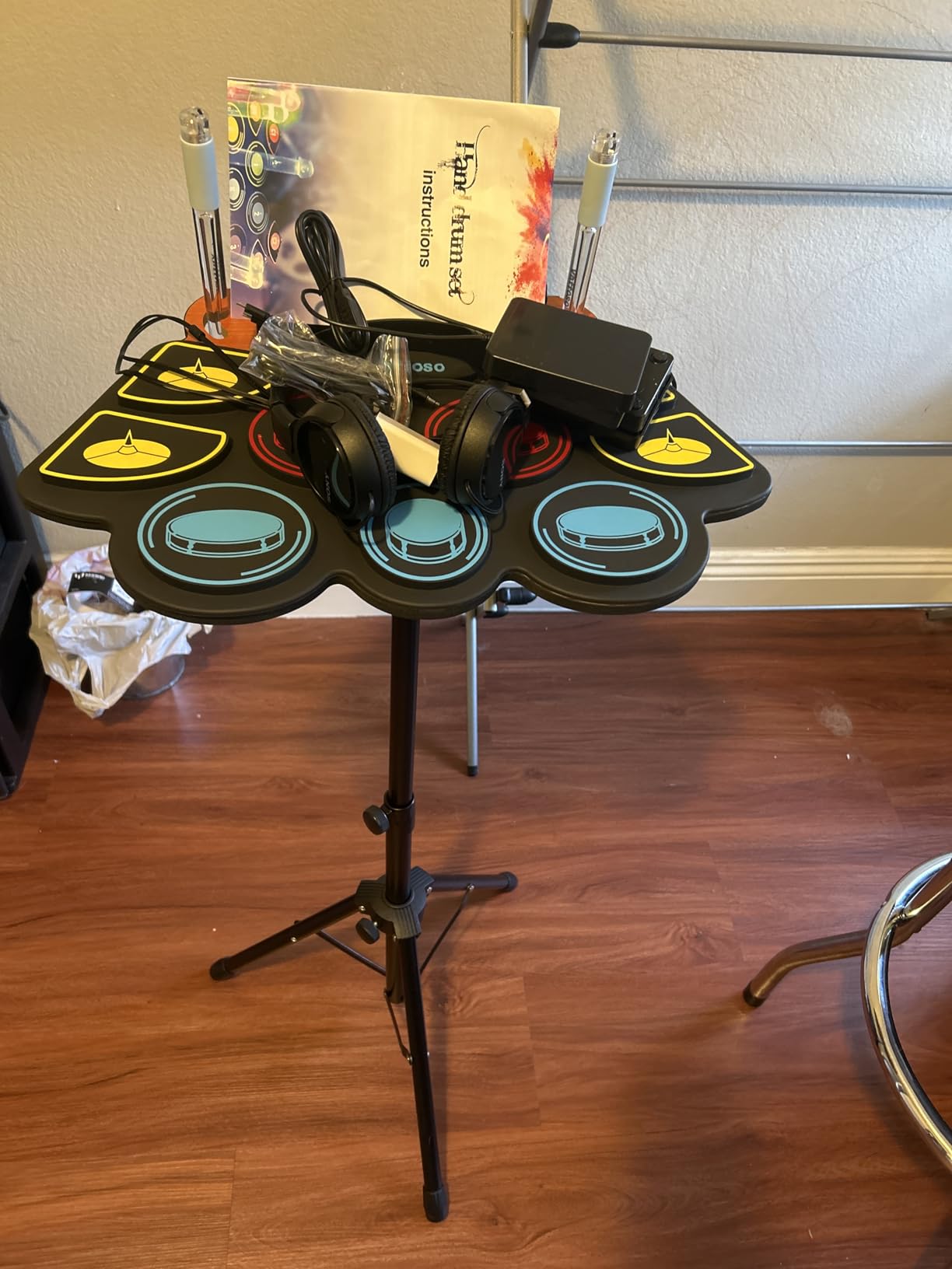 Electric Drum Set for Kids, Electronic Drum Pad with Light Up Drumsticks and Drum Stand, Built-in Double Speakers and Rechargeable Battery, Kids Drum Set with LED Drumsticks, 9 Pads Digital Drum Kit customer photo 1