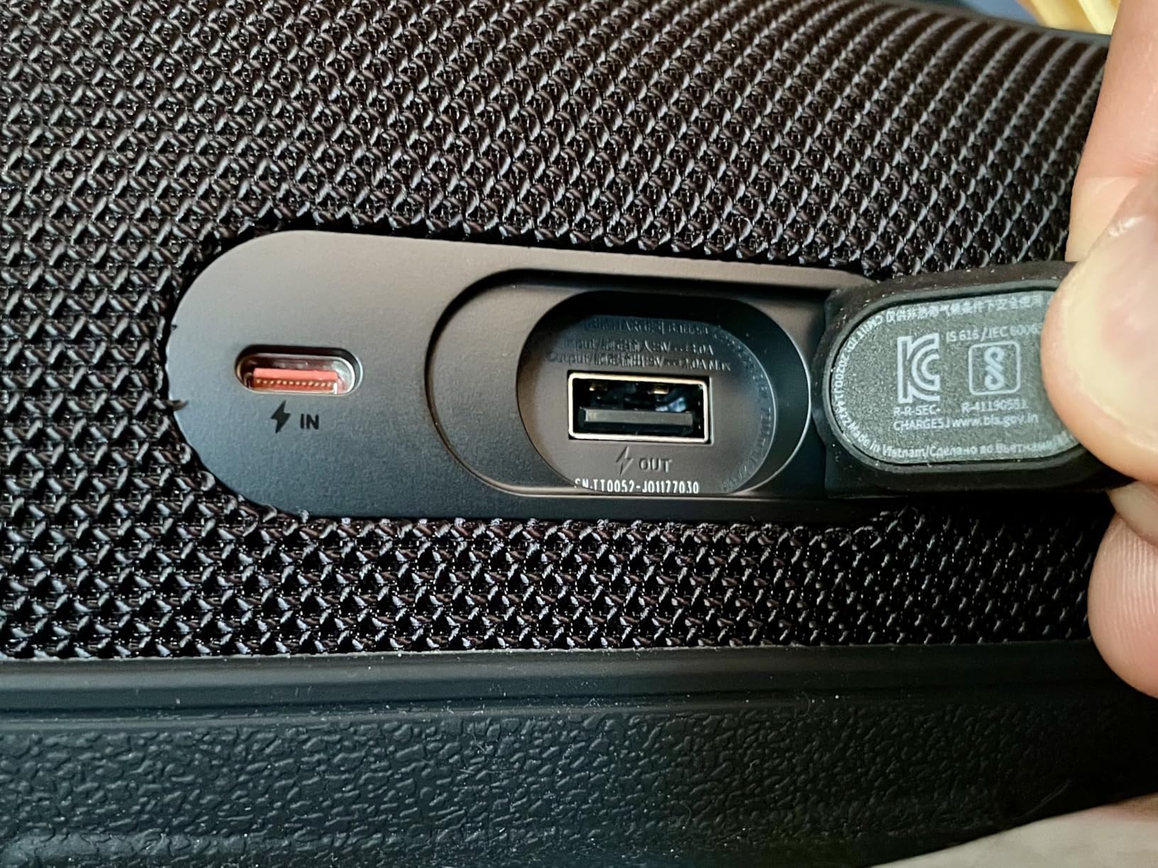 JBL Charge 5 - Portable Waterproof (IP67) Bluetooth Speaker with Powerbank USB Charge out, 20 hours playtime, JBL Partyboost (Black) customer photo 1
