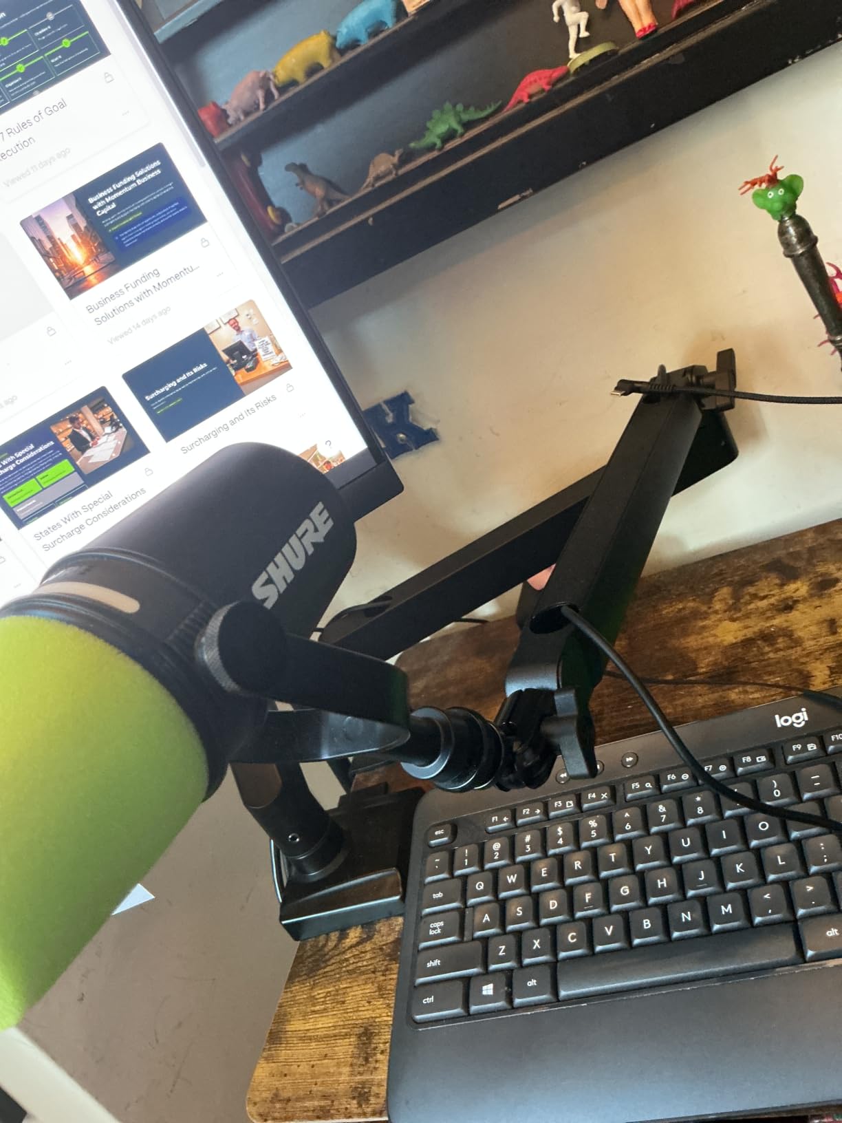 Elgato Wave Mic Arm Low Profile Microphone Boom Arm - Sits below shoulder line, 360-degree rotation, Magnetic cable channels, All-metal build, Fully adjustable mount customer photo 1