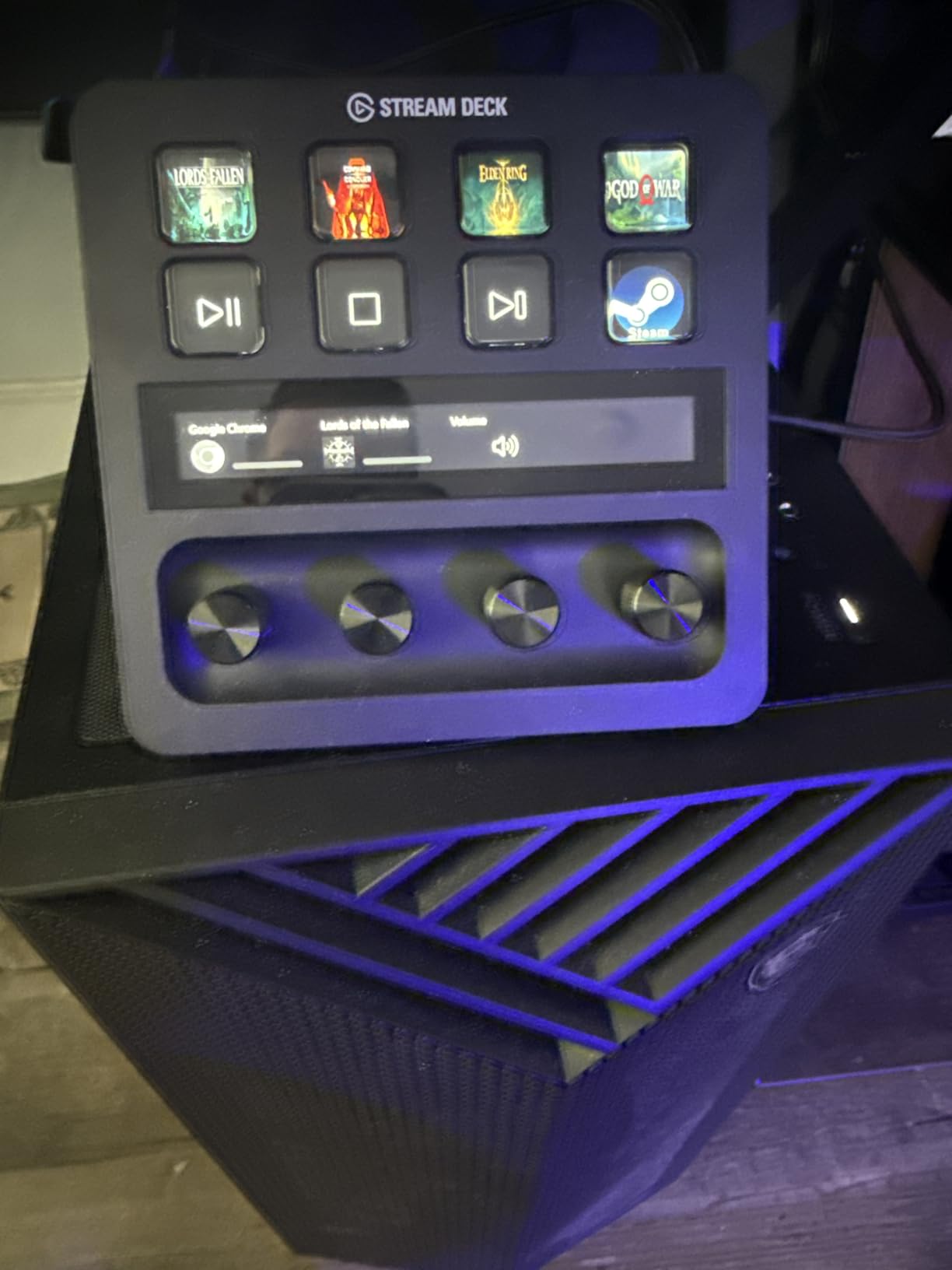 Elgato Stream Deck MK.2 Studio Controller, 15 Macro Keys | Trigger actions in OBS, Twitch, YouTube and more, Visual feedback, Hundreds of plugins, Works with Mac and PC customer photo 1