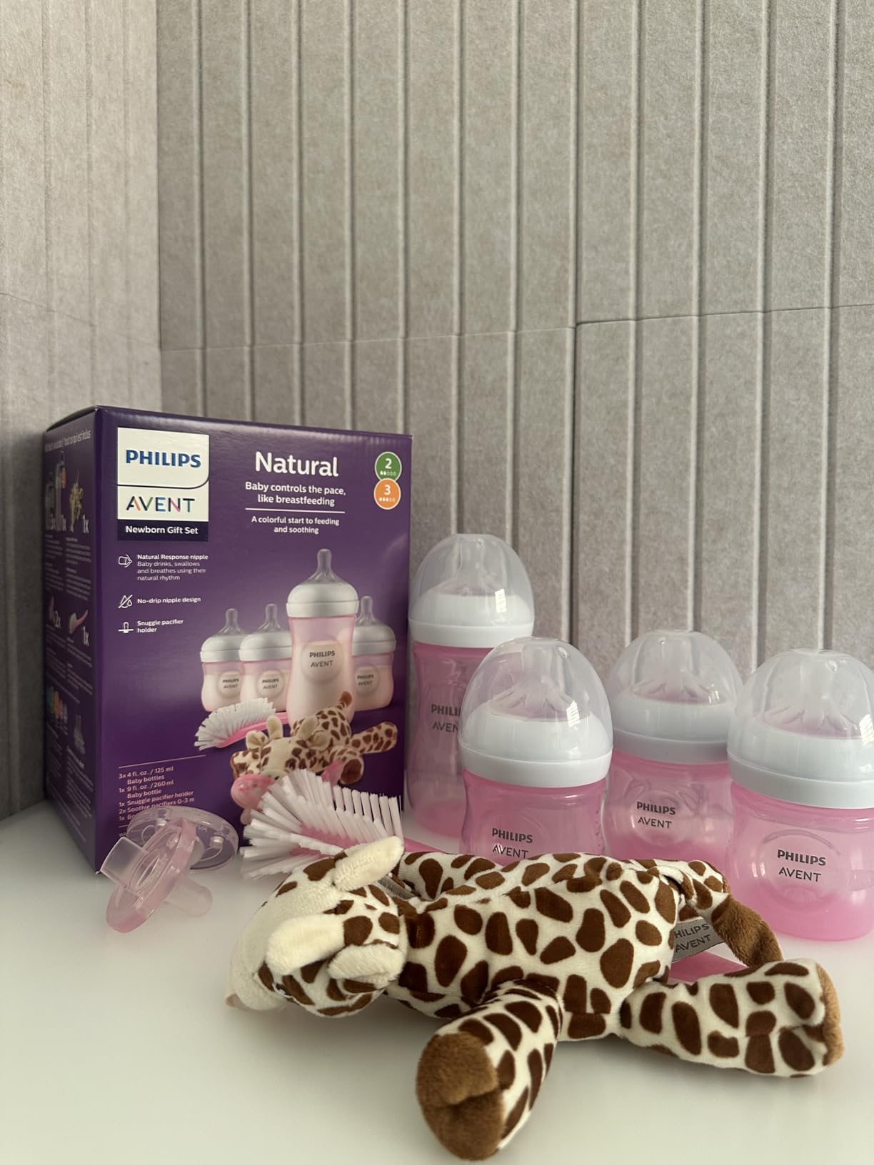Philips Avent Natural Response Baby Gift Set - 4 Bottles, Soothie Pacifiers | 3x 4oz & 1x 9oz Bottles customer photo 2