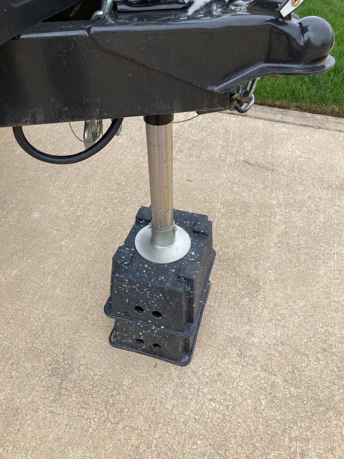 OX BLOX Heavy Duty Trailer Jack Block - 10,000 lb Capacity - Made in USA | RV Leveling Blocks & Stabilizer Pads; 100% Recycled Plastic; For Tongue Jack, 5th Wheel, Camper, Travel Trailer & More customer photo 1