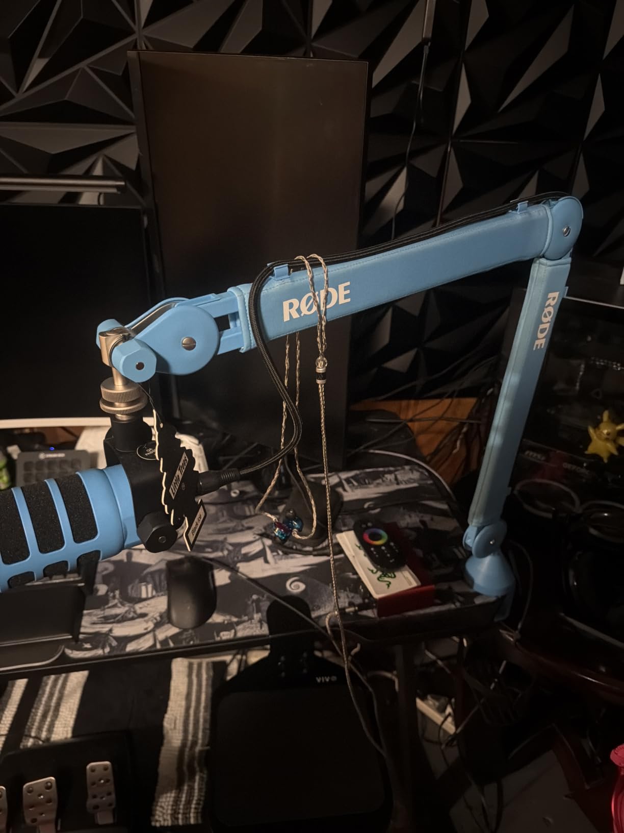 RØDE PSA1+ Professional Studio Arm with Spring Damping and Cable Management, Black customer photo 1