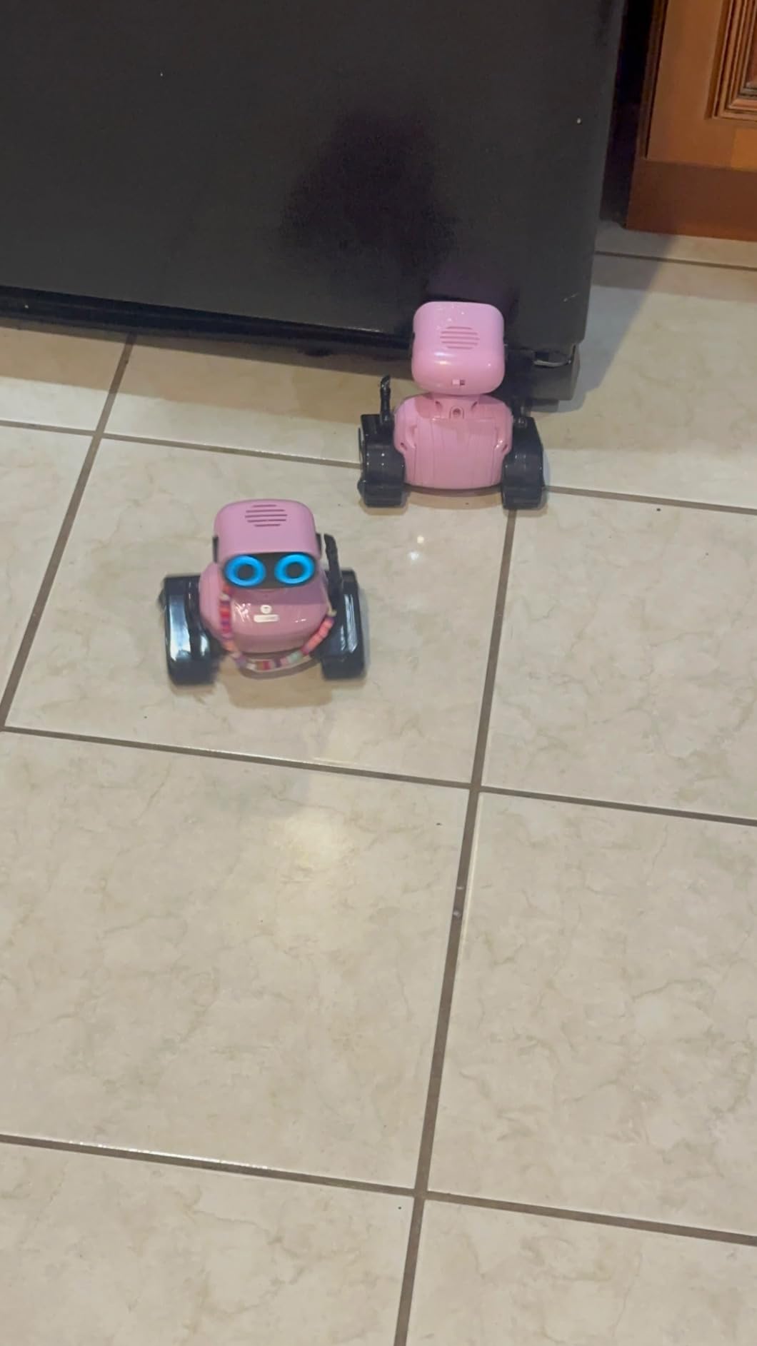 GILOBABY Remote Control Robot Toy for Kids 3-5, Blue | 2.4GHz Remote Control, One-Touch Auto Demo, Flashing LED Eyes & Dance, 360 Spinning Moves, Ideal Gift for Kids 3-5 customer photo 2