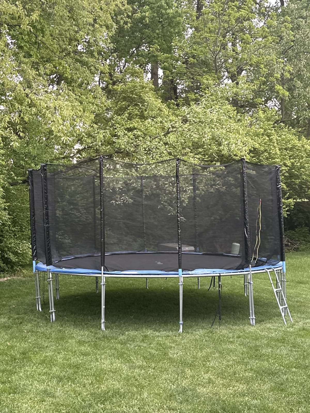 Giantex Trampoline Safety Net, Replacement Enclosure Net | Fit for 8/10/12/14/15/16Ft, Weather-Resistant Trampoline Net w/Double-Headed Zipper, Protection Buckles & Hook, Net Only customer photo 1