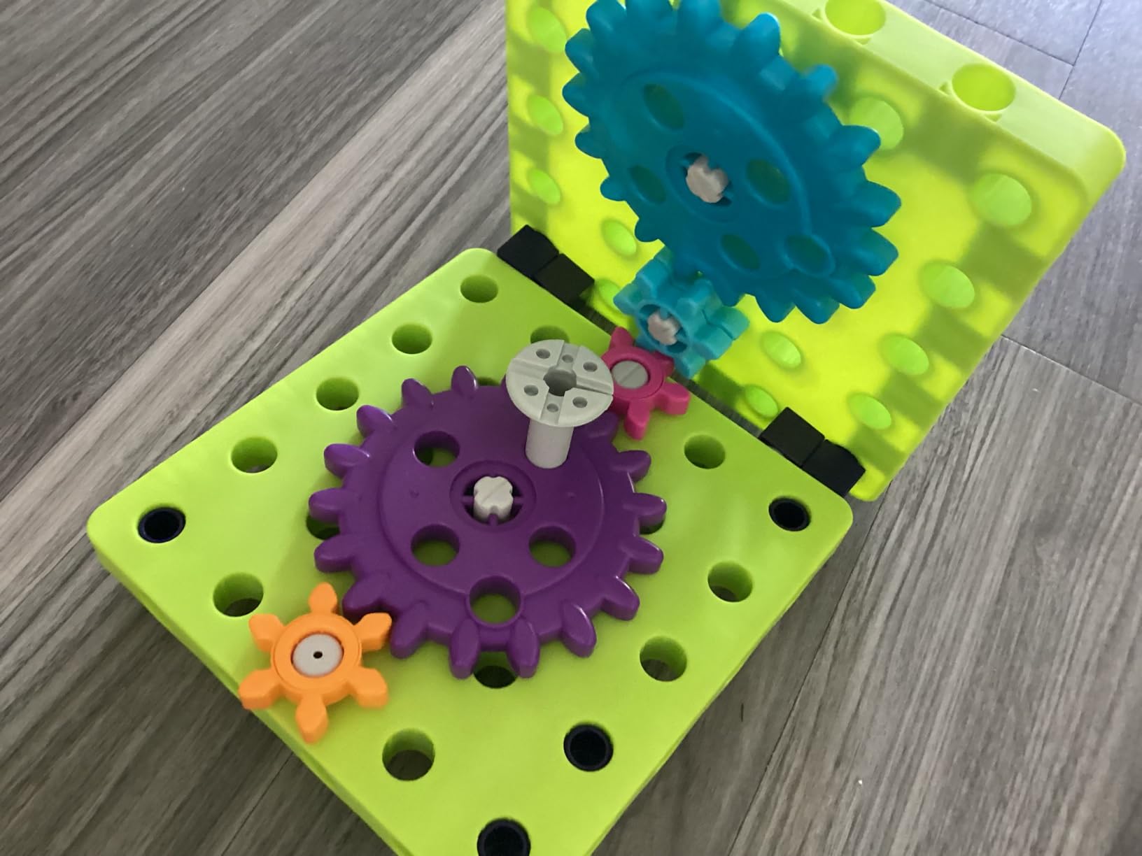 Thames & Kosmos Kids First: Intro to Gears STEM Experiment Kit for Ages 3+ | Build 4 Models, Learn About Gears, Power & Motion | Intro to Mechanical Engineering for Young Learners | Durable Parts customer photo 1