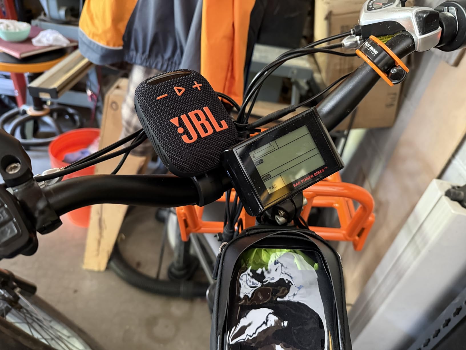 JBL Wind 3 FM Bluetooth Handlebar Speaker, Black customer photo 1
