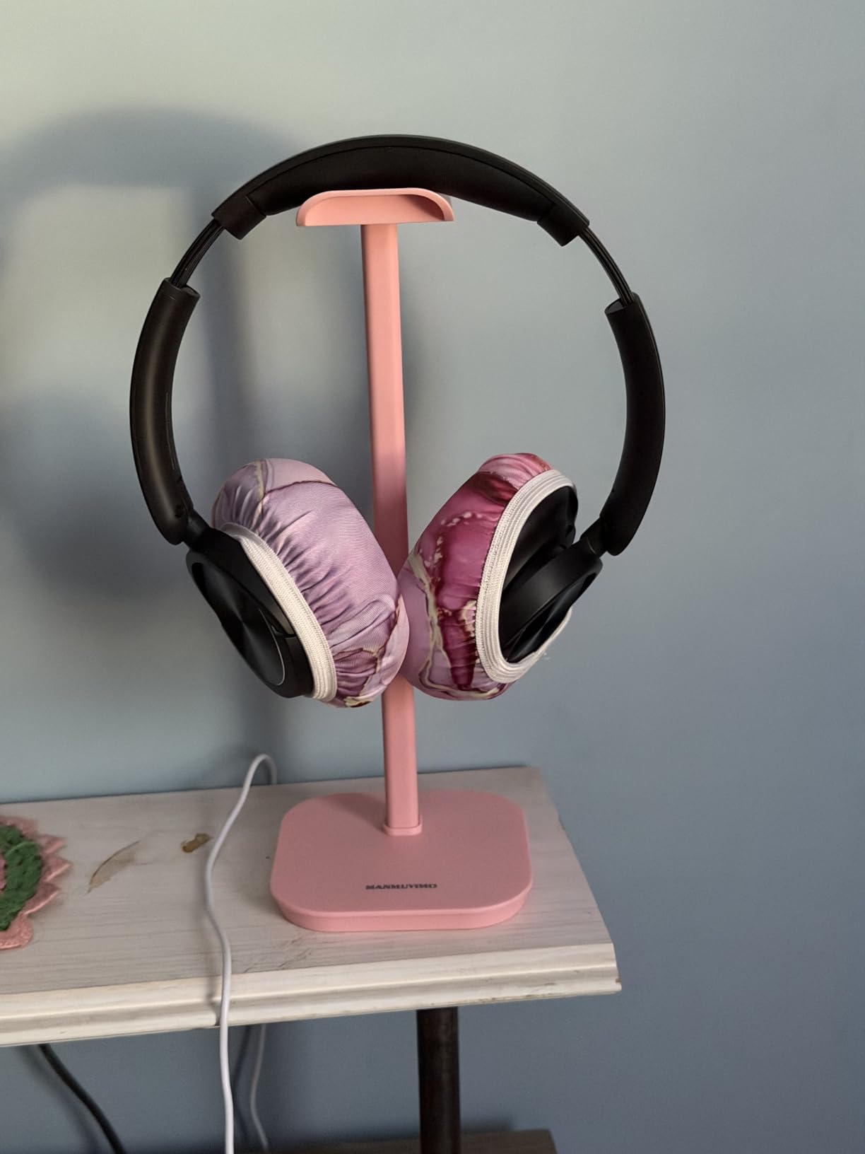 Headphone Stand, Desktop Headset Holder Heavy Base Desk Earphone Stand Aluminum Gaming Headset Hanger Rack Compatible with AirPods Max, AirPods Pro, Sony, Beats, Bose, Razer (White) customer photo 2
