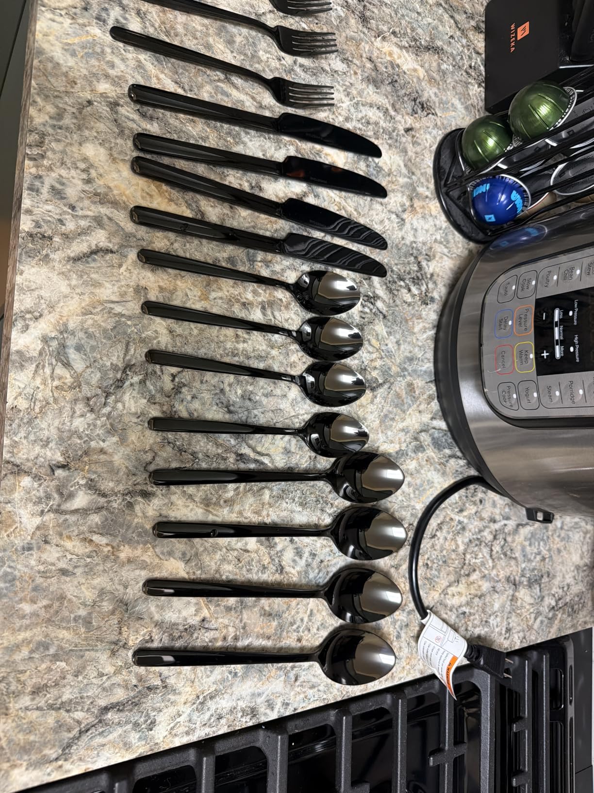 30 Pieces Silverware Set, Flatware Cutlery Set for 6, 18/10 Stainless Steel Silverware Utensils Minimalist Design Dishwasher Safe customer photo 2