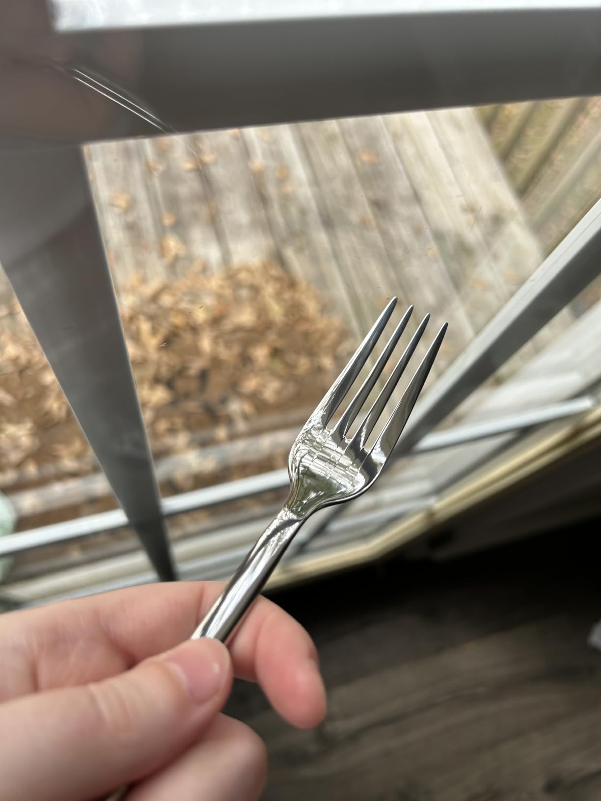 KINGSTONE 40 Piece Silverware Set, Flatware Set for 8, 18/10 Stainless Steel Cutlery Set Mirror Polished Modern Design Dishwasher Safe customer photo 2