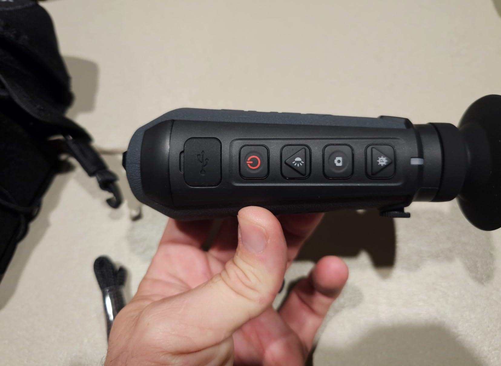 FLIR Scout TKx - Compact Infrared/Thermal Imaging Monocular for Wildlife Viewing, Hunting & Outdoor customer photo 1