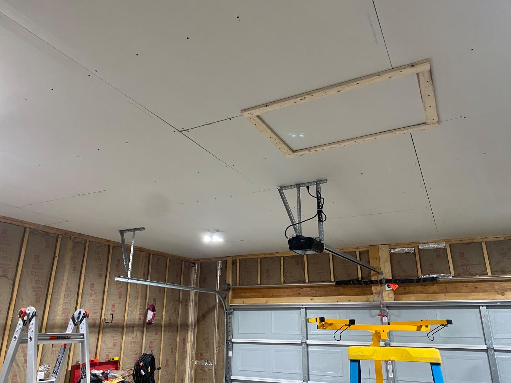 Winado 11 ft Drywall Lift Panel Rolling Hoist Jack Lifter for Sheetrock, Yellow customer photo 1