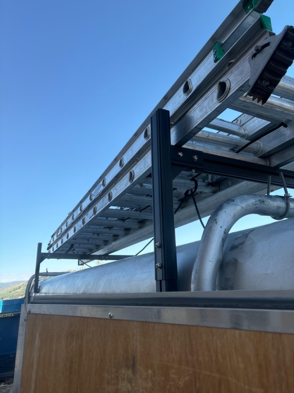 CIRONBOW Adjustable Aluminum Trailer Ladder Rack, Cargo Box Rack with 2 Straps, Adjustable Length 5.7FT-7.7FT, 2 Bars - Fit for Open and Enclosed Trailers, 800LB Capacity customer photo 1