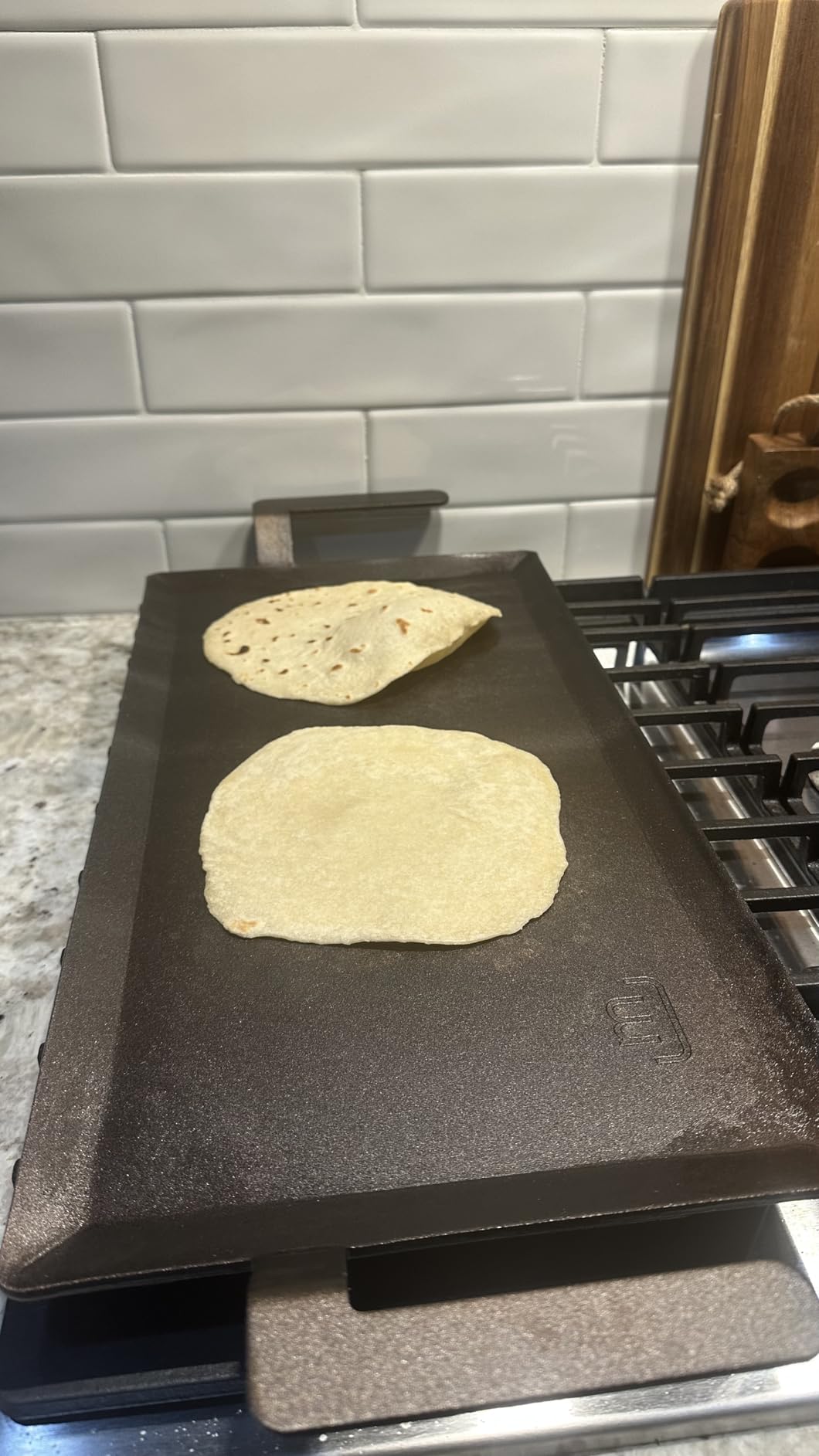 Made In Cookware - Carbon Steel Griddle - Professional Cookware - Crafted in Sweden - Induction Compatible customer photo 1