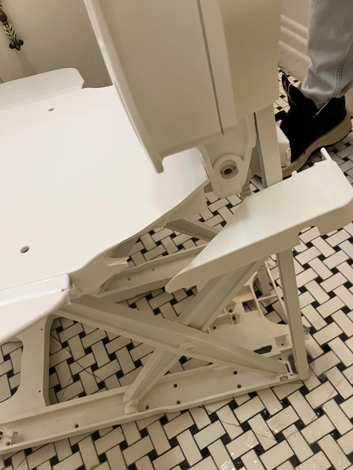 Drive Medical Bellavita Dive Reclining Electric Bath Lift Chair, White | Reclining Electric Auto Bath Lifter and Tub Chair Lift with Open Seat Design for Bathtub Seat Transfer customer photo 2