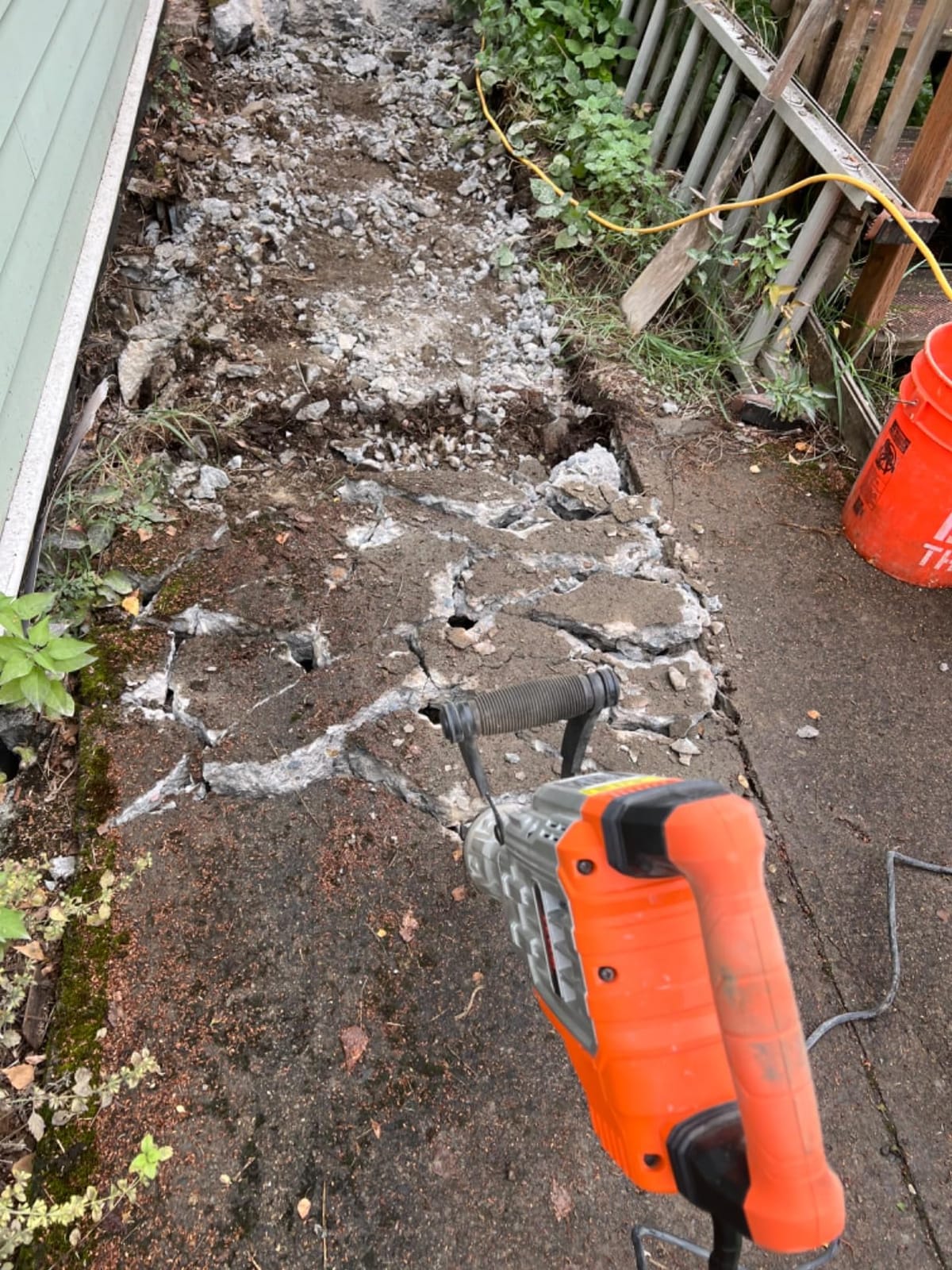 VEVOR Demolition Jack Hammer, 3500W Jack Hammer Concrete Breaker 1900 BPM Heavy Duty Electric Jack Hammer, 2pcs Chisel w/Gloves & 360°C Swiveling Front Handle for Trenching and Breaking Holes customer photo 1