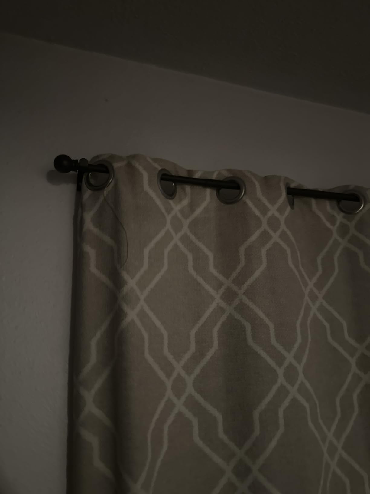 SMODBRODRE Black Curtain Rods for Window 28 to 48, 5/8 inch Small Decorative Curtain Rod Set with Brackets customer photo 1